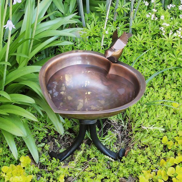 Heart Shaped Birdbath for Garden - Outdoor Decorative Bird Bath with Stand, Perfect for Attracting Birds to Your Backyard or Patio