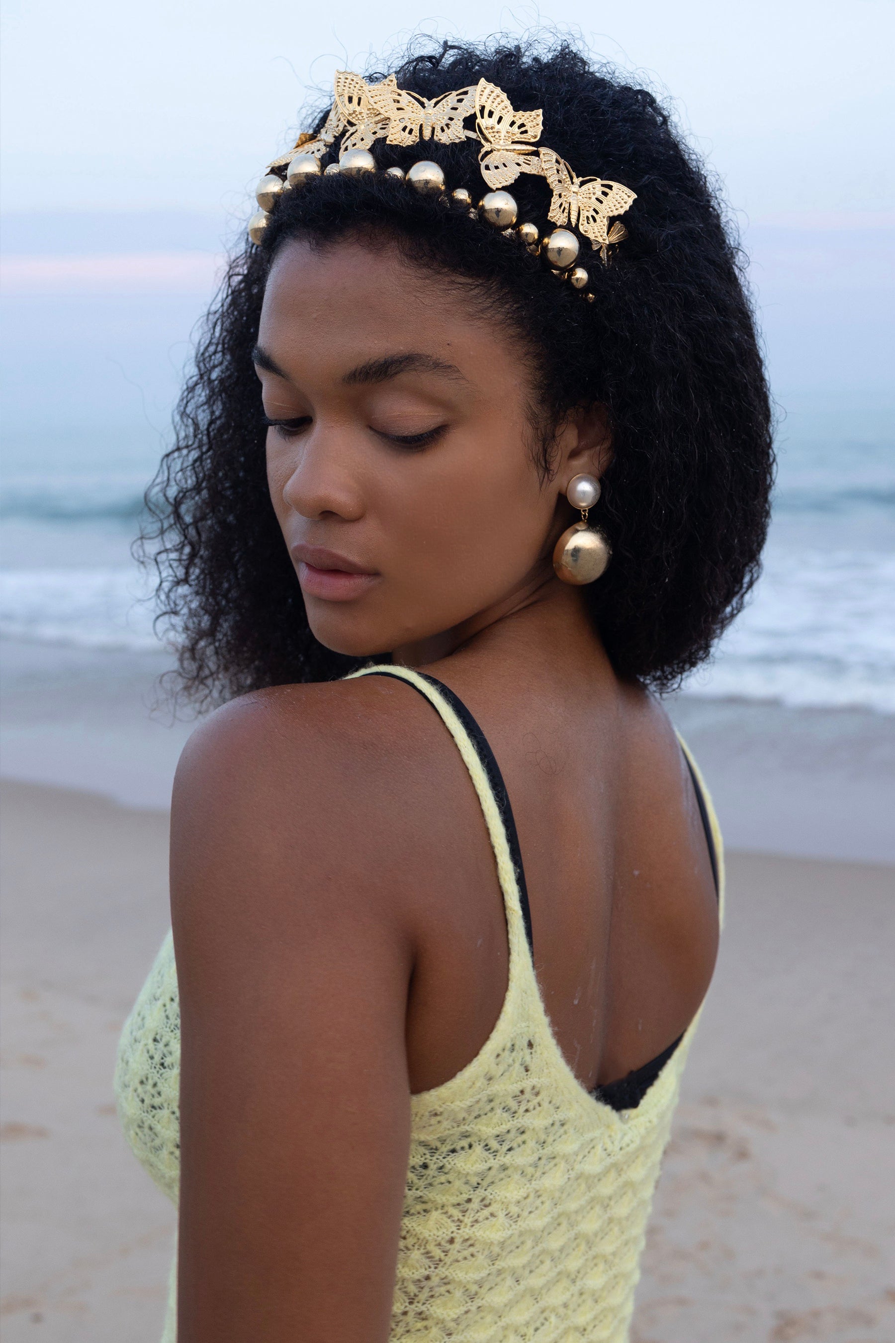 Stylish Metal Headband for Women - Fashionable Hair Accessory for Everyday Wear & Special Occasions