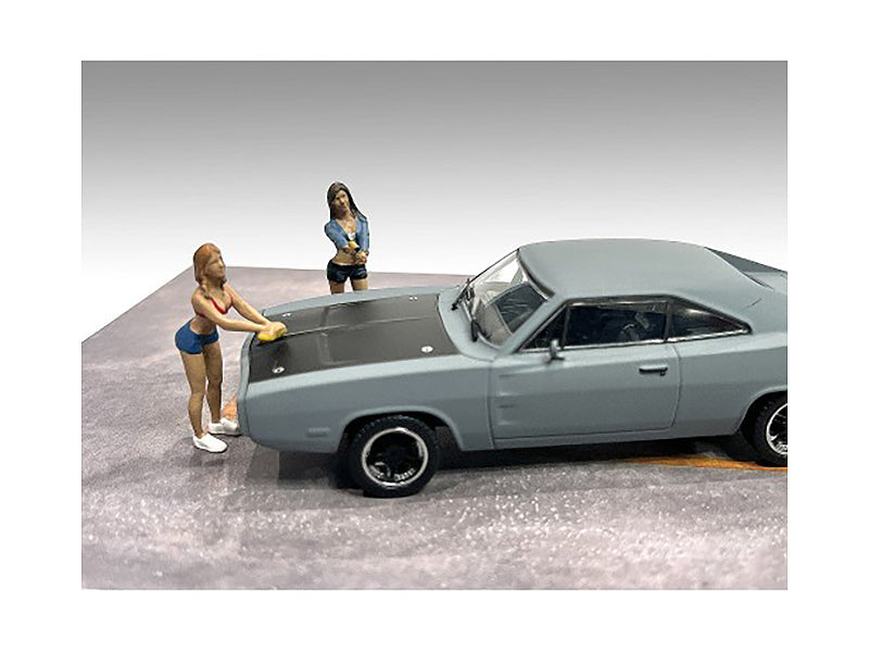 1/43 Scale Car Wash Girls Set - Jessica & Jennifer 2-Piece Figure for Model Cars | Perfect for Diorama Displays & Automotive Scenes