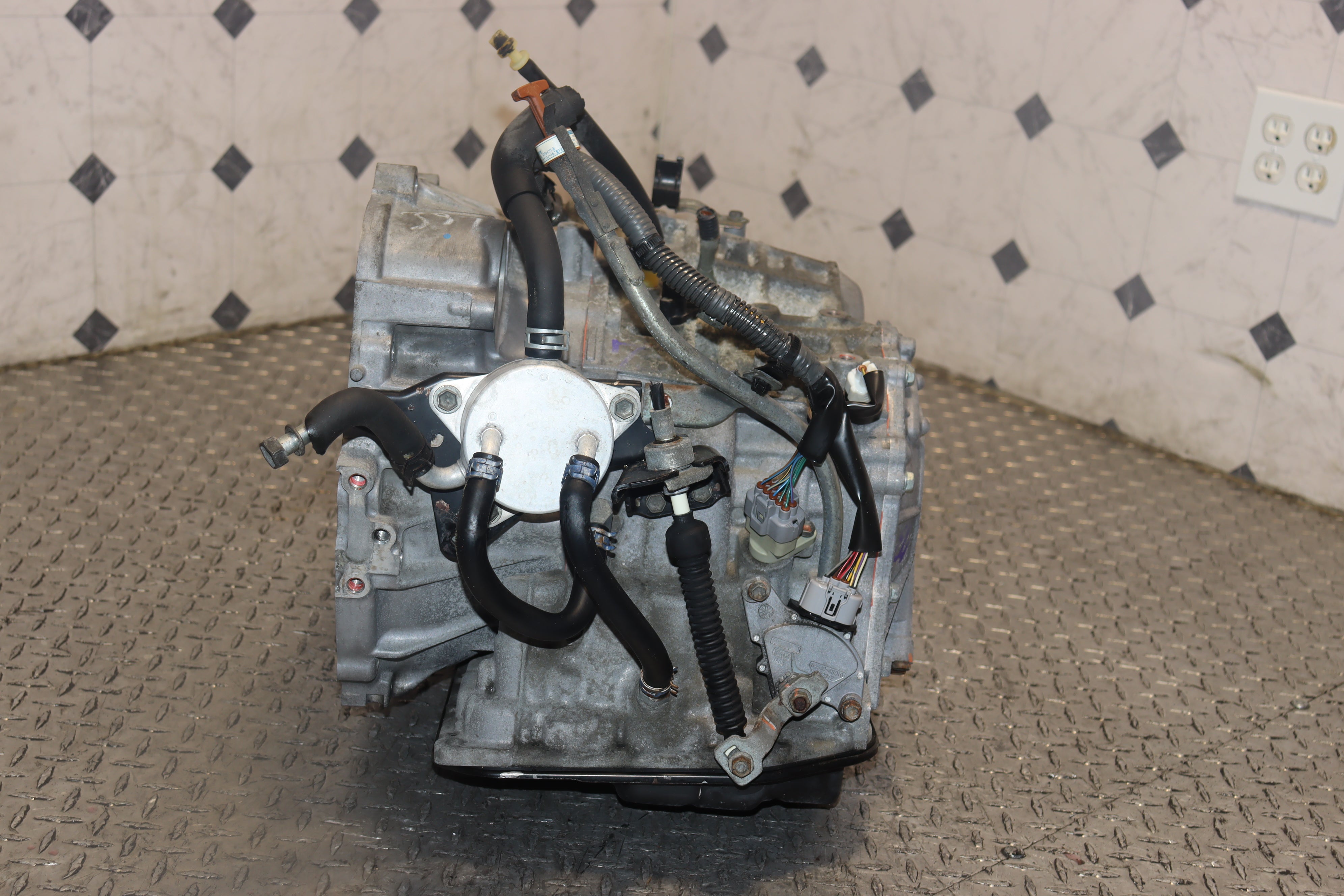 JDM 2AZ-FE Automatic Transmission for Toyota RAV4 2.4L 2004-2008 - Replacement Transmission for Smooth Shifting & Reliable Performance - Perfect for Off-Roading, Daily Commuting & Long Road Trips