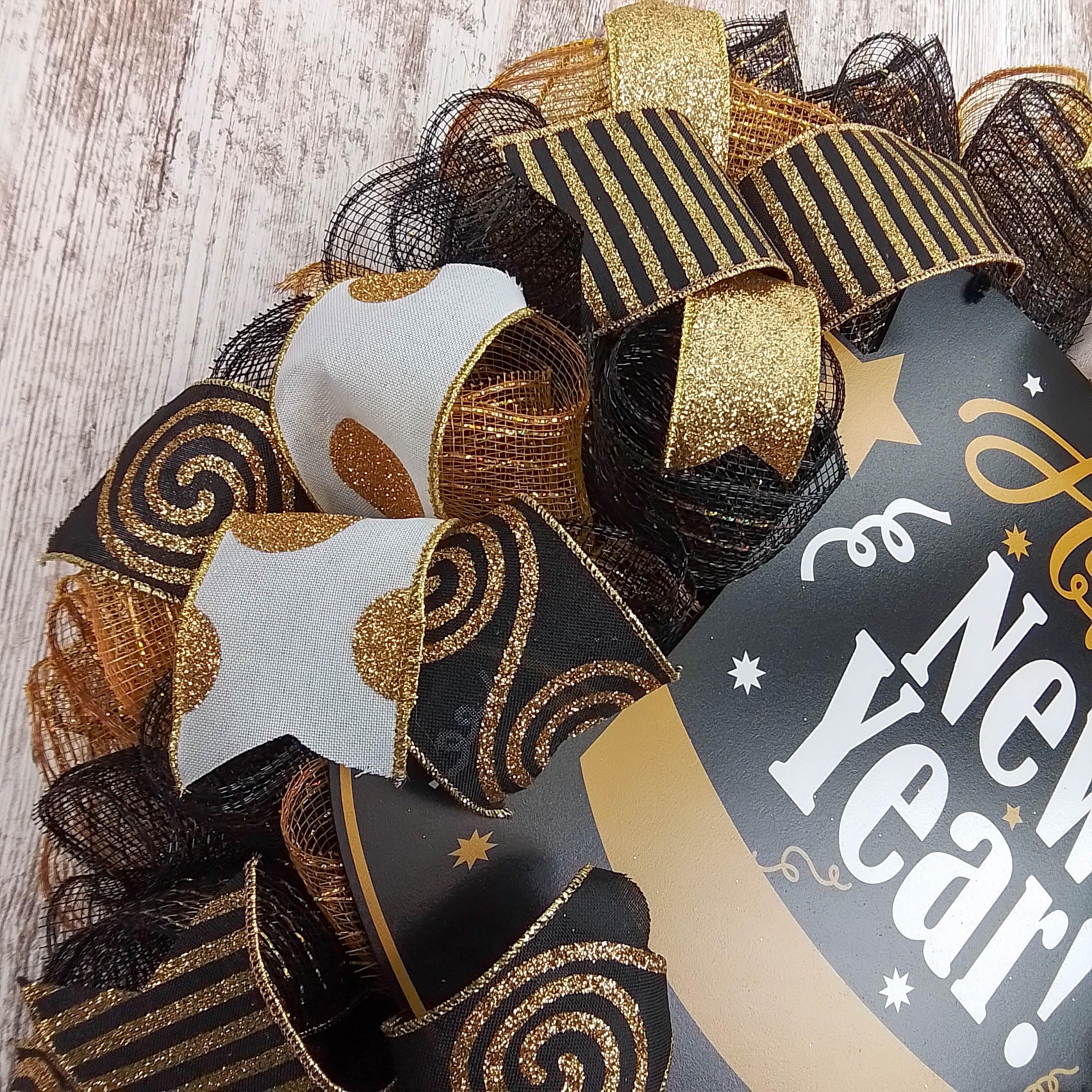 Elegant Black Gold White Top Hat New Year Wreath for Front Door - Festive New Year's Eve Party & Holiday Home Decor - Perfect for Christmas to New Year Celebrations & Winter Door Hanging
