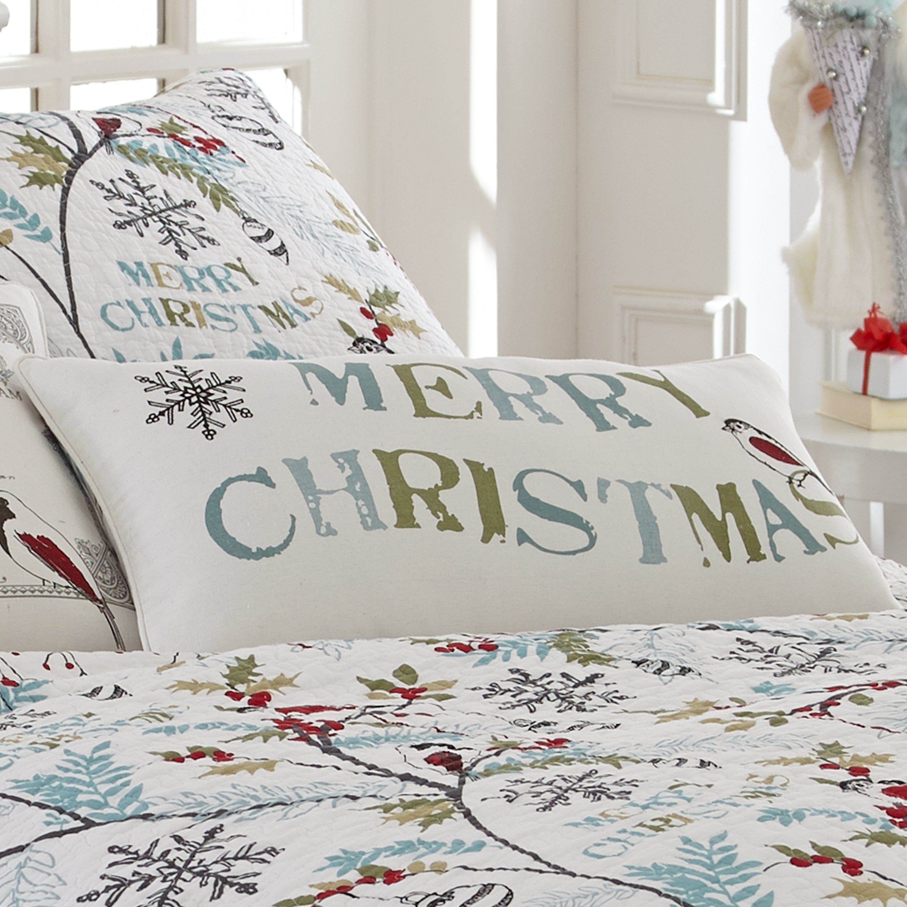 Holly Merry Christmas Throw Pillow Cover - Festive Holiday Home Decor for Sofa, Couch & Bed - Perfect for Christmas Party, Winter Decorations & Cozy Seasonal Ambiance