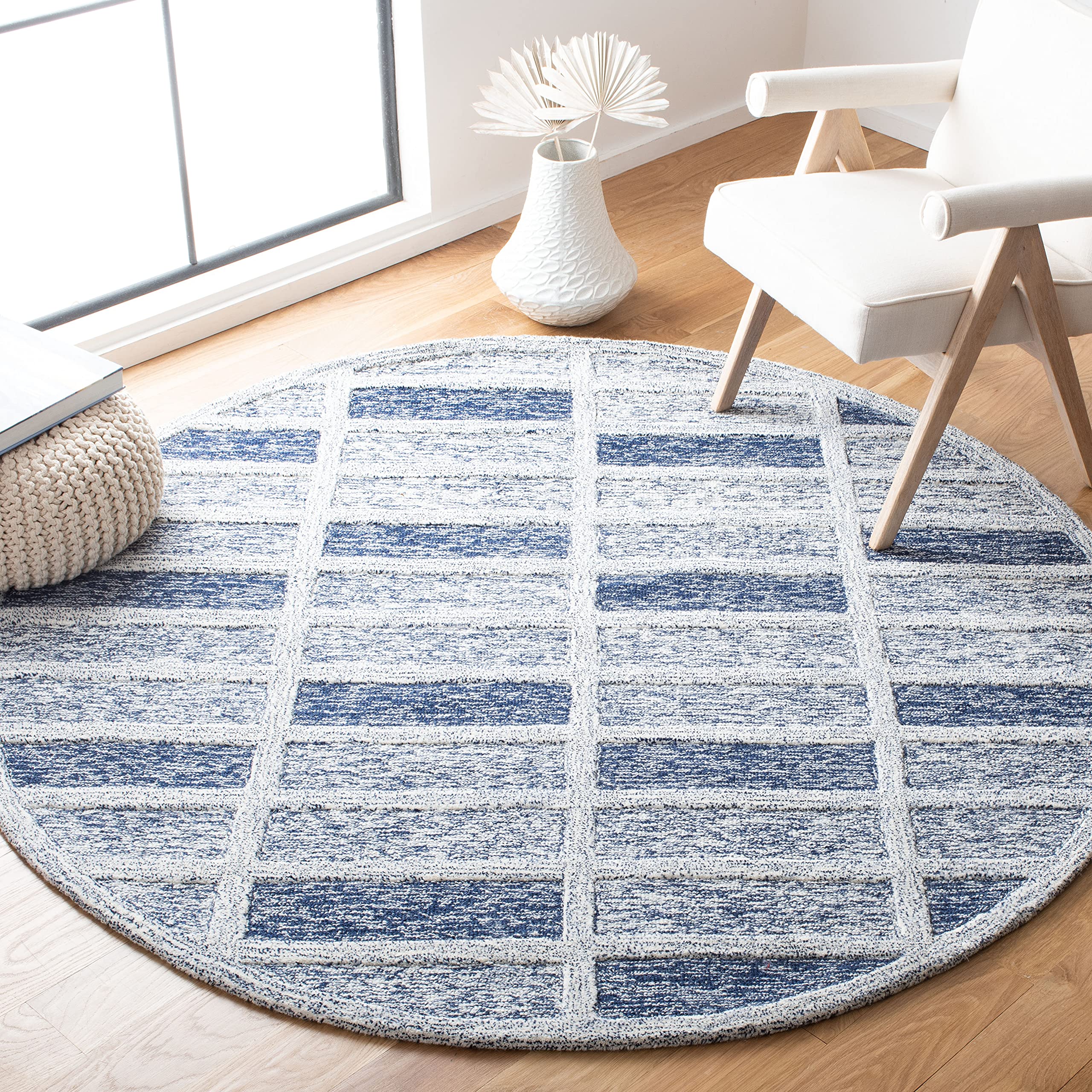 SAFAVIEH Cambridge Collection 6-Foot Round Navy Blue Wool Area Rug - Handmade Modern Premium Rug for Living Room, Bedroom & Office Decor (CAM732N)