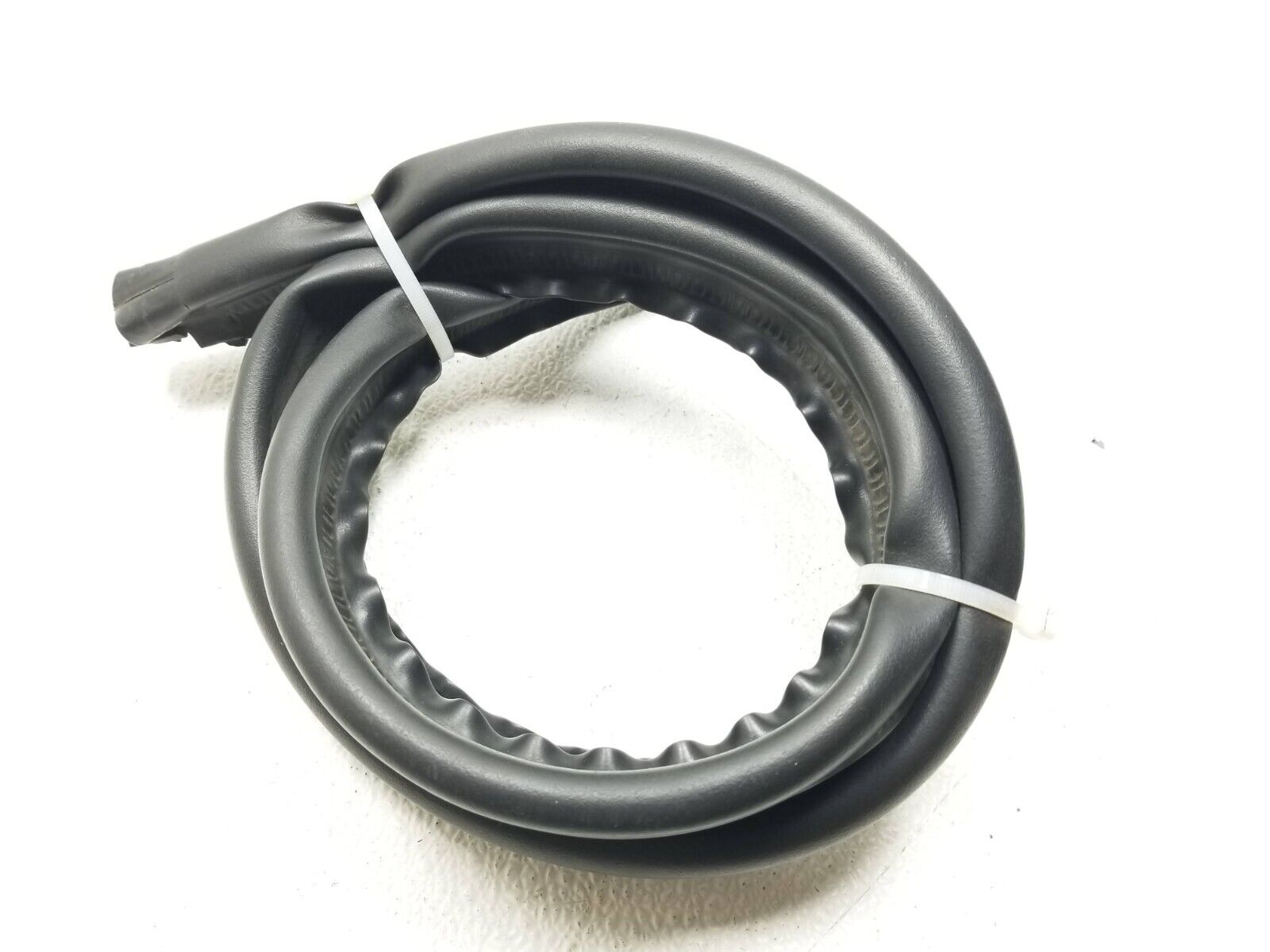 04 05 06 Audi A4 B6 Hood Rear Weatherstrip Seal 8H0823723 OEM Replacement - Perfect for Rain Protection & Noise Reduction While Driving
