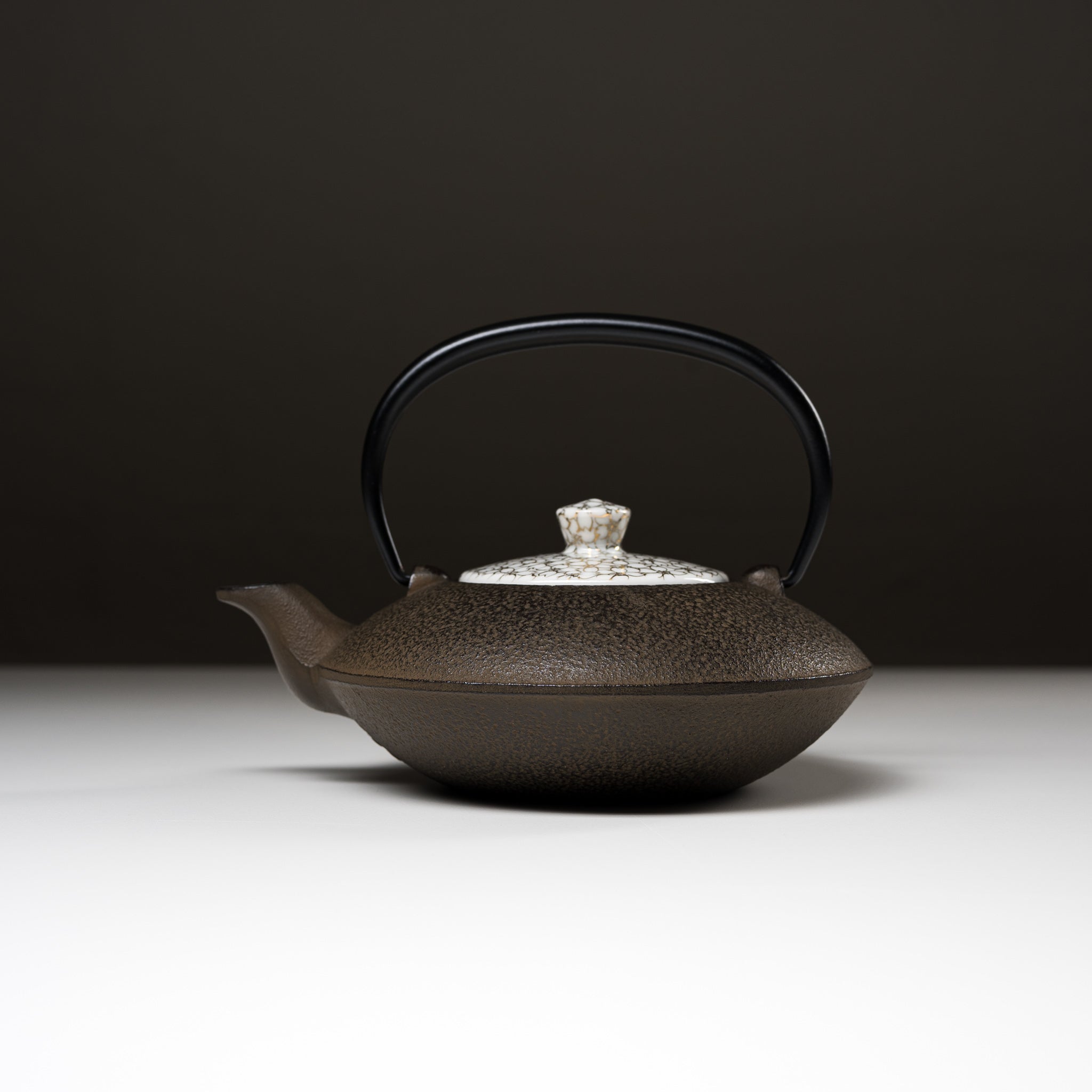 Premium Japanese Kyo Kiyomizu Ware Cast Iron Teapot - 410ml Gold Cherry Blossom Design for Authentic Tea Ceremony & Home Decor