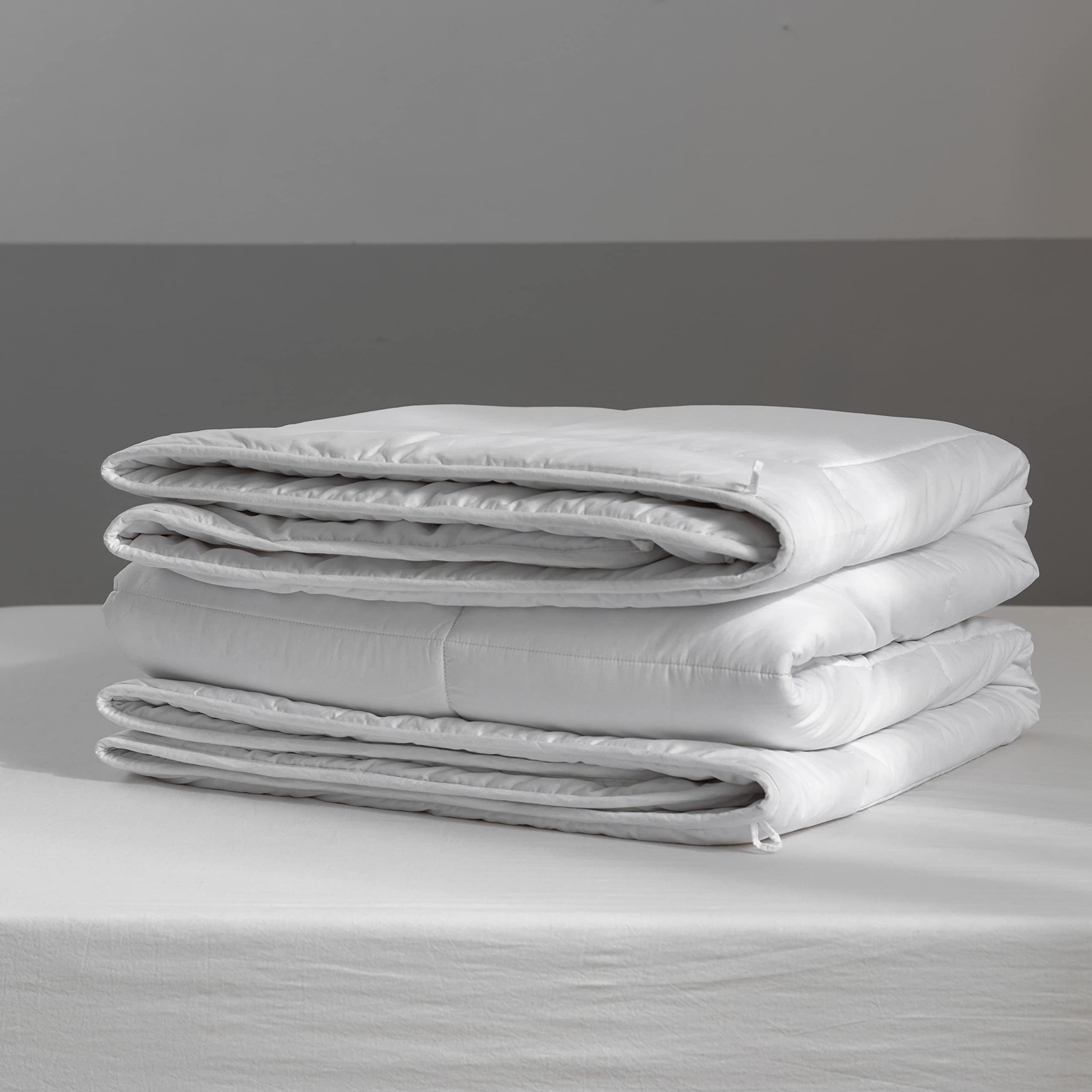 Premium All-Season Mulberry Silk Comforter - Twin Size for Luxurious Comfort | Hypoallergenic & Temperature Regulating | Perfect for Bedroom, Guest Room & Travel