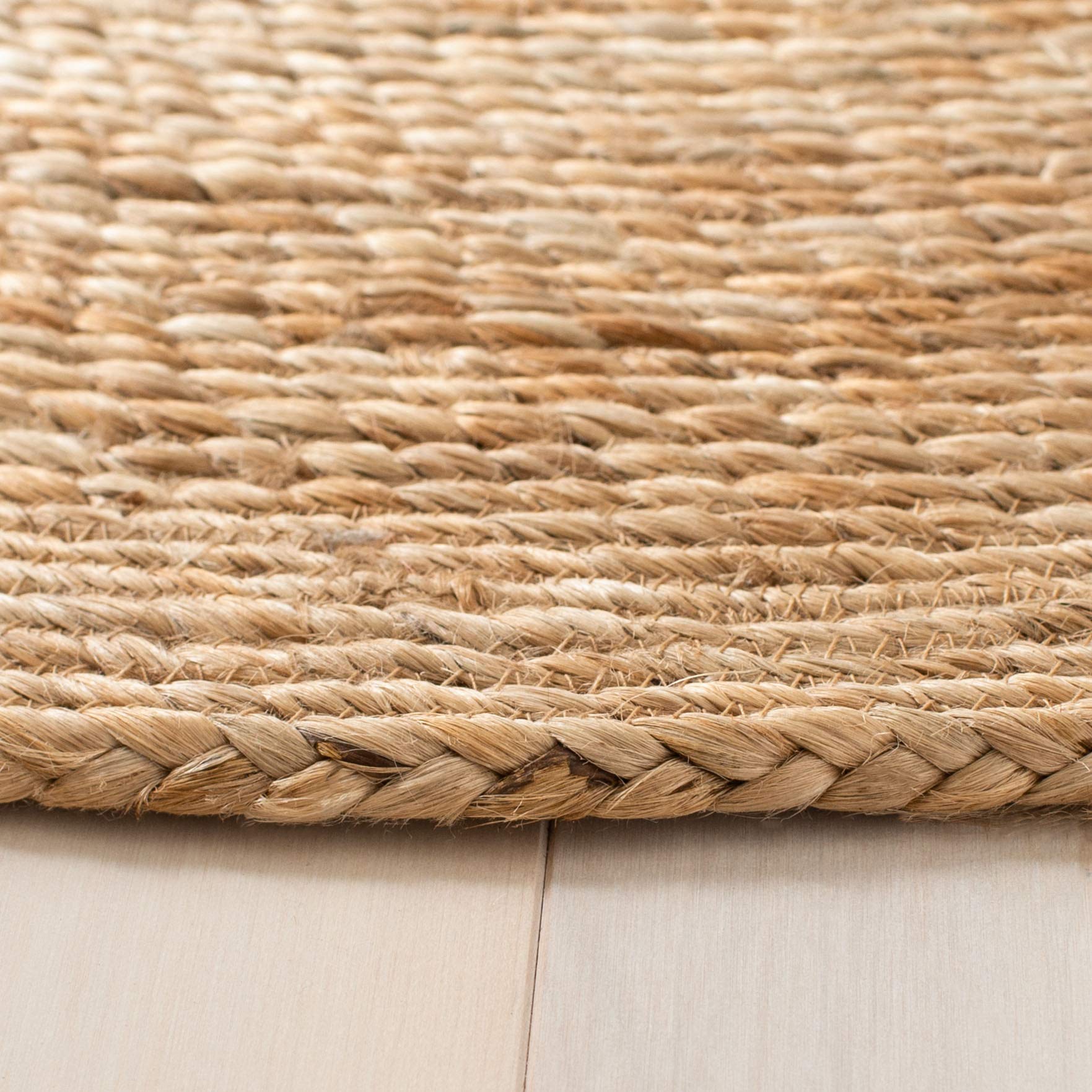 SAFAVIEH Natural Fiber Round Collection 6' Round Handmade Jute Area Rug - Boho Country Charm for Living Room, Bedroom & Home Decor