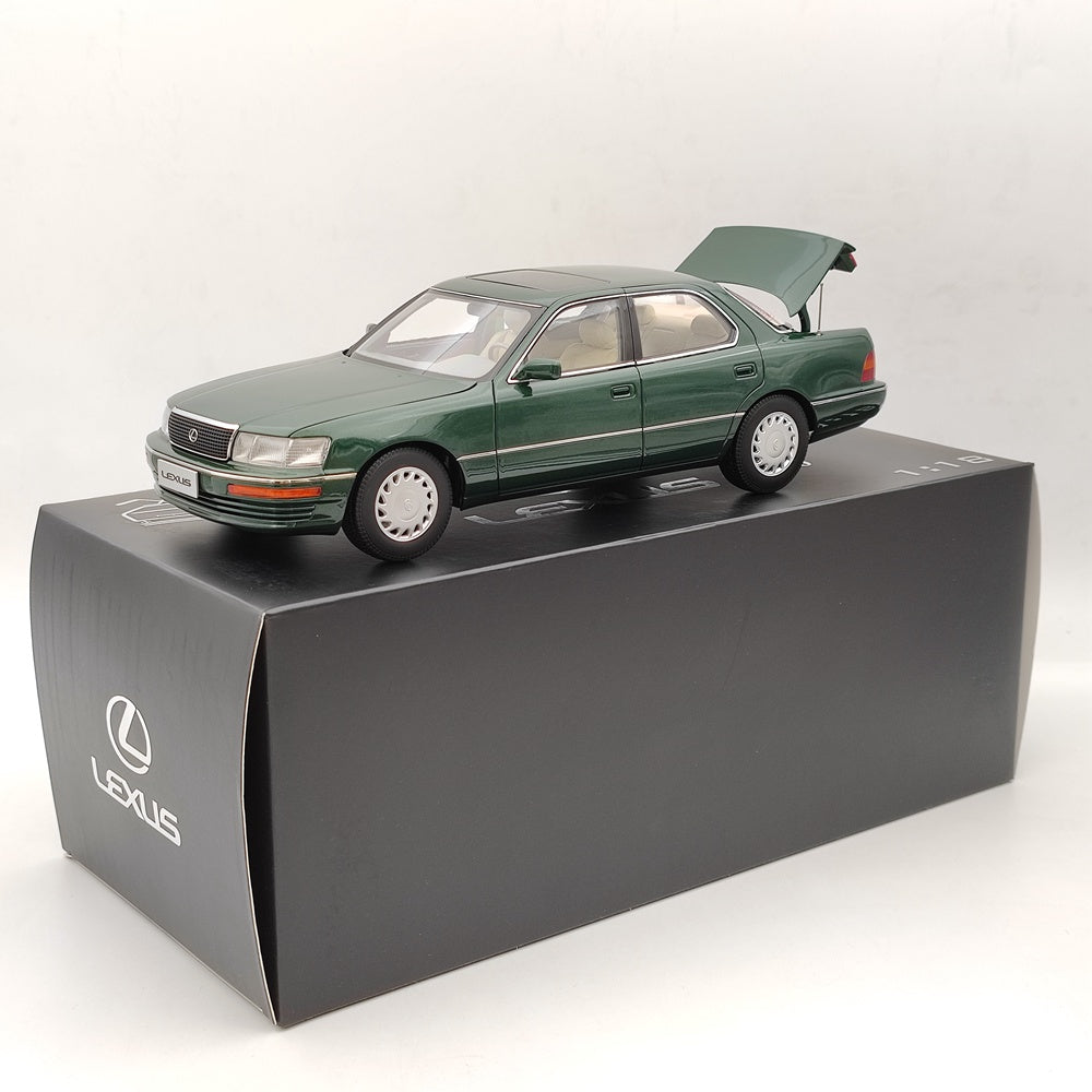 1:18 Scale Toyota Lexus LS400 First Generation Green Diecast Model Car - Collectible Toy Gift for Car Enthusiasts, Perfect for Display, Gifting and Model Car Collections