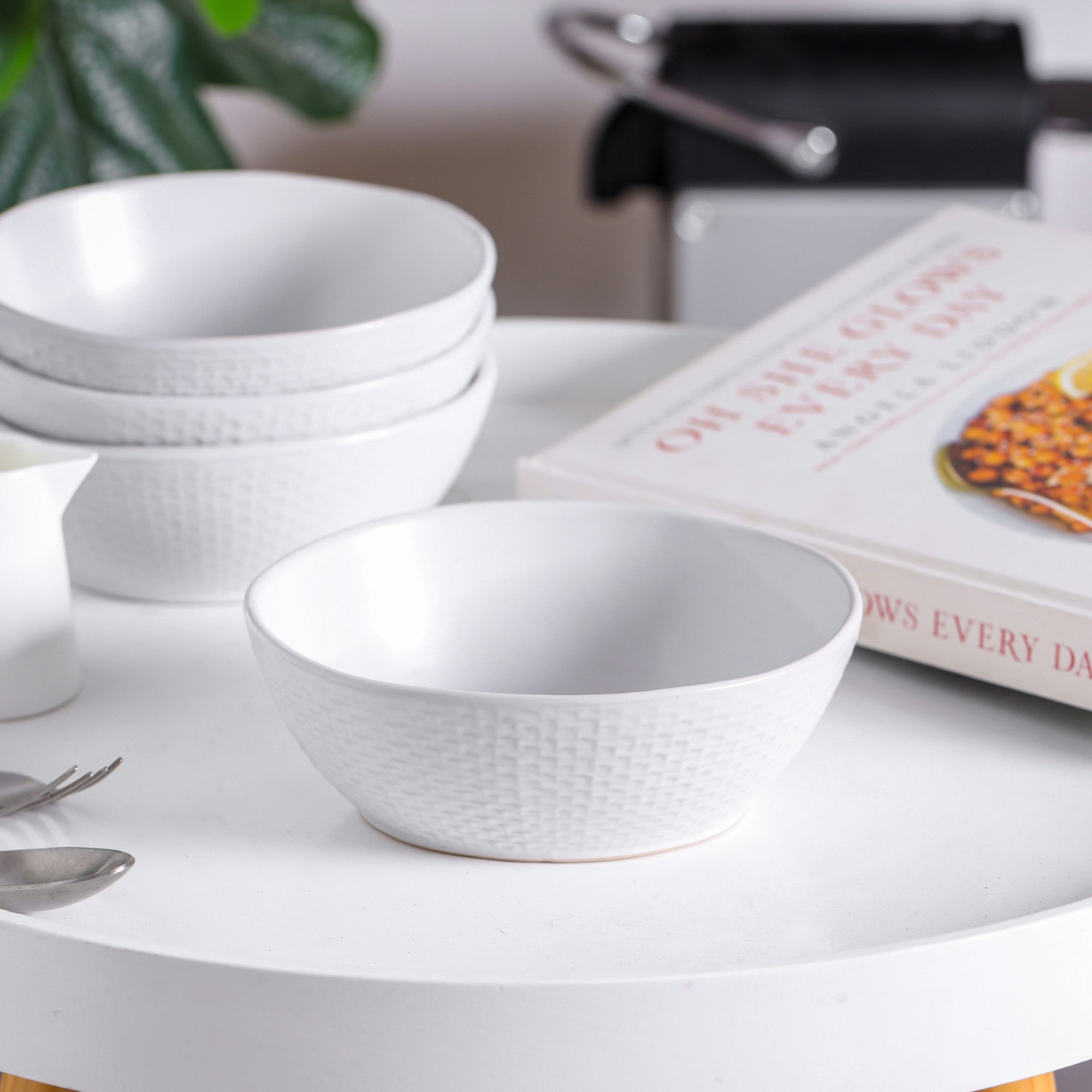 Premium White Stoneware Bowl - Abigael Elegant Ceramic Serving Bowl for Soup, Salad & Pasta | Microwave & Dishwasher Safe | Perfect for Dining, Entertaining & Home Decor