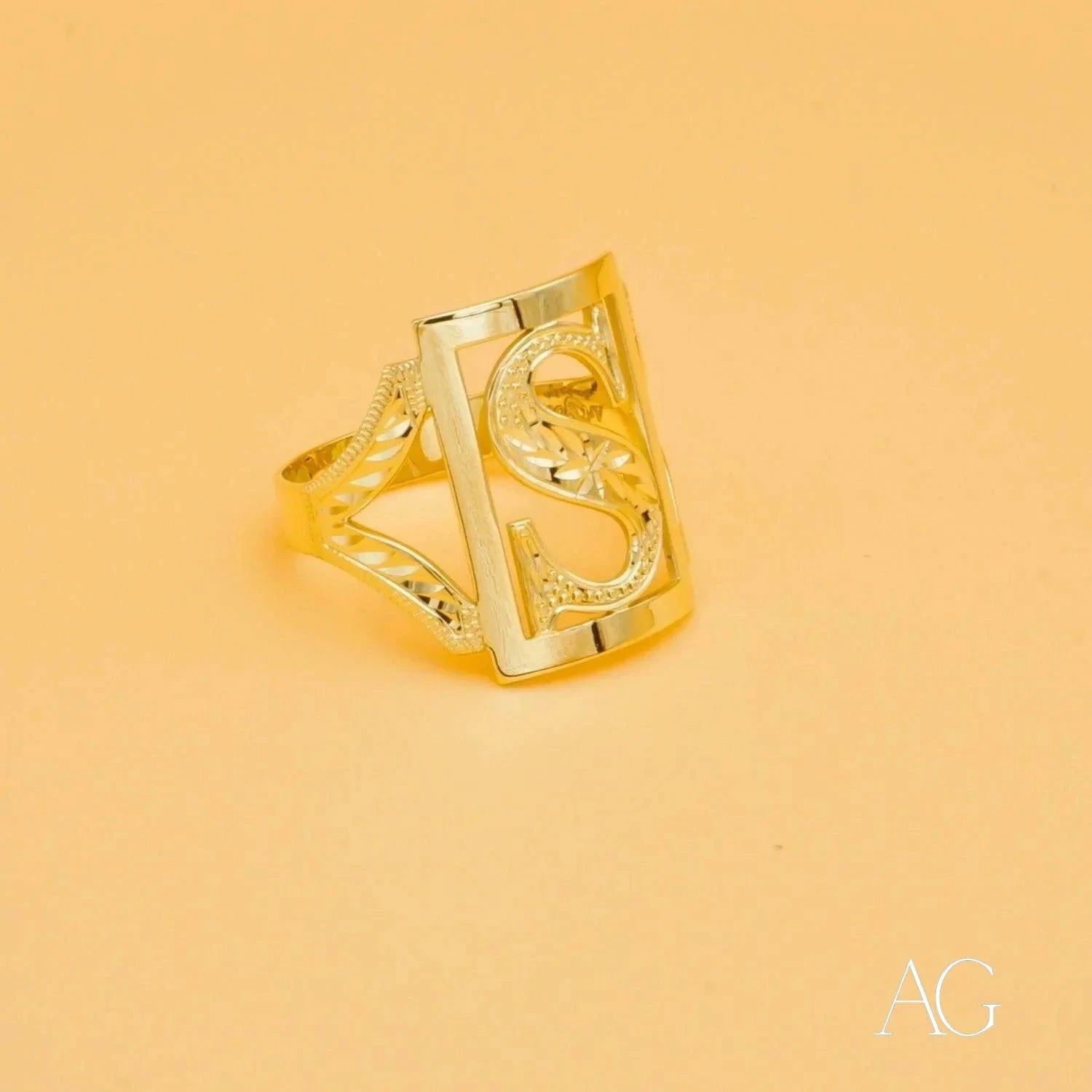 Elegant Personalized Initial Letter Ring for Women - Custom Monogram Name Ring - Perfect Gift for Birthday, Anniversary & Valentine's Day - Sterling Silver or Gold Plated Jewelry