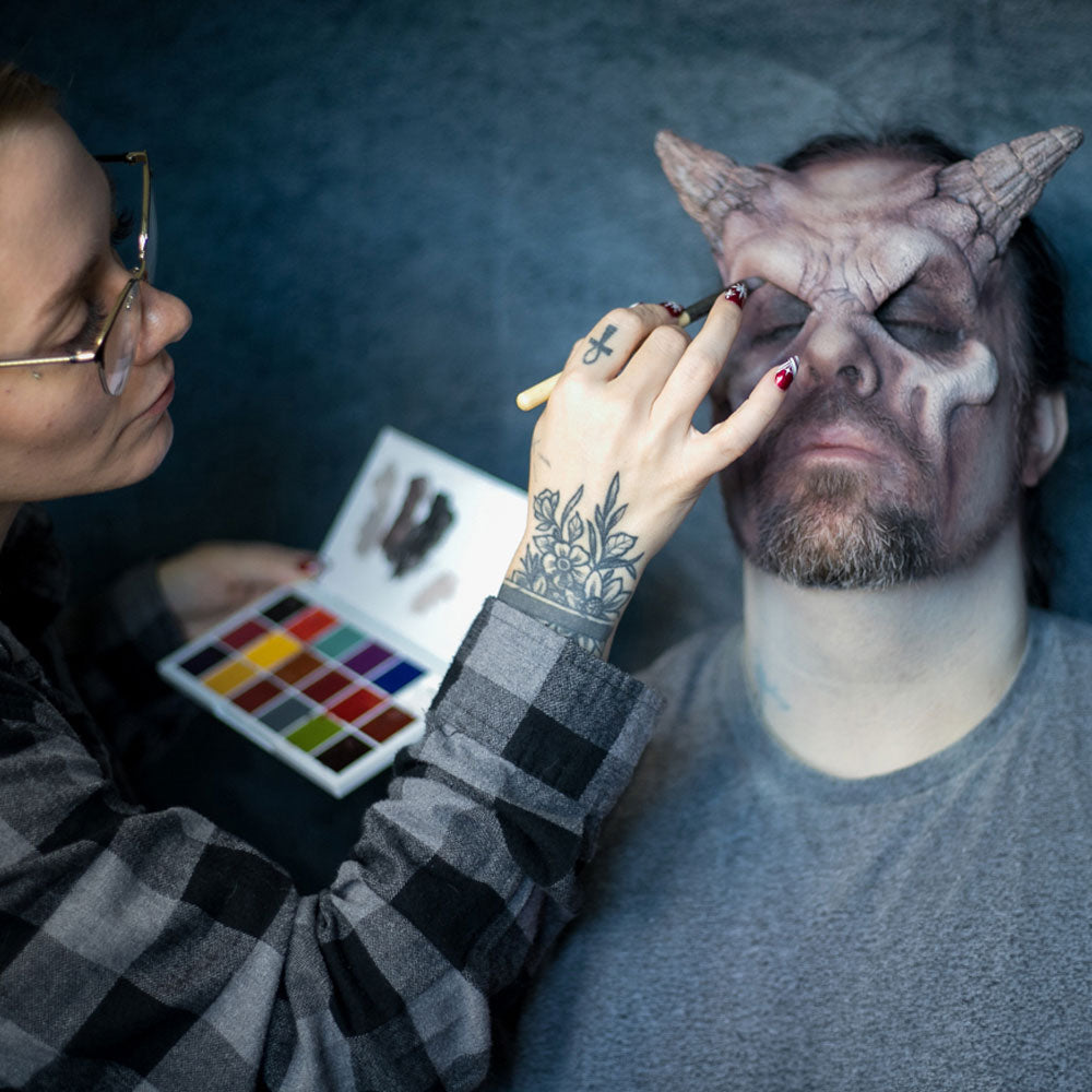 Master FX 18 Cream Professional Makeup Palette - Special Effects (SFX) Makeup Kit for Theater, Film, Halloween & Cosplay - Perfect for Professional Artists & Beginners - Use for Costume Parties, Stage Performances & Movie Productions