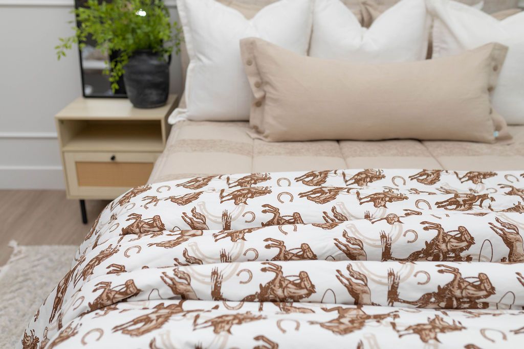 Premium Soft & Cozy Maverick Blanket - Ultra Warm Fleece Throw for Bed, Couch & Outdoor Use - Perfect for Winter, Camping & Gifts