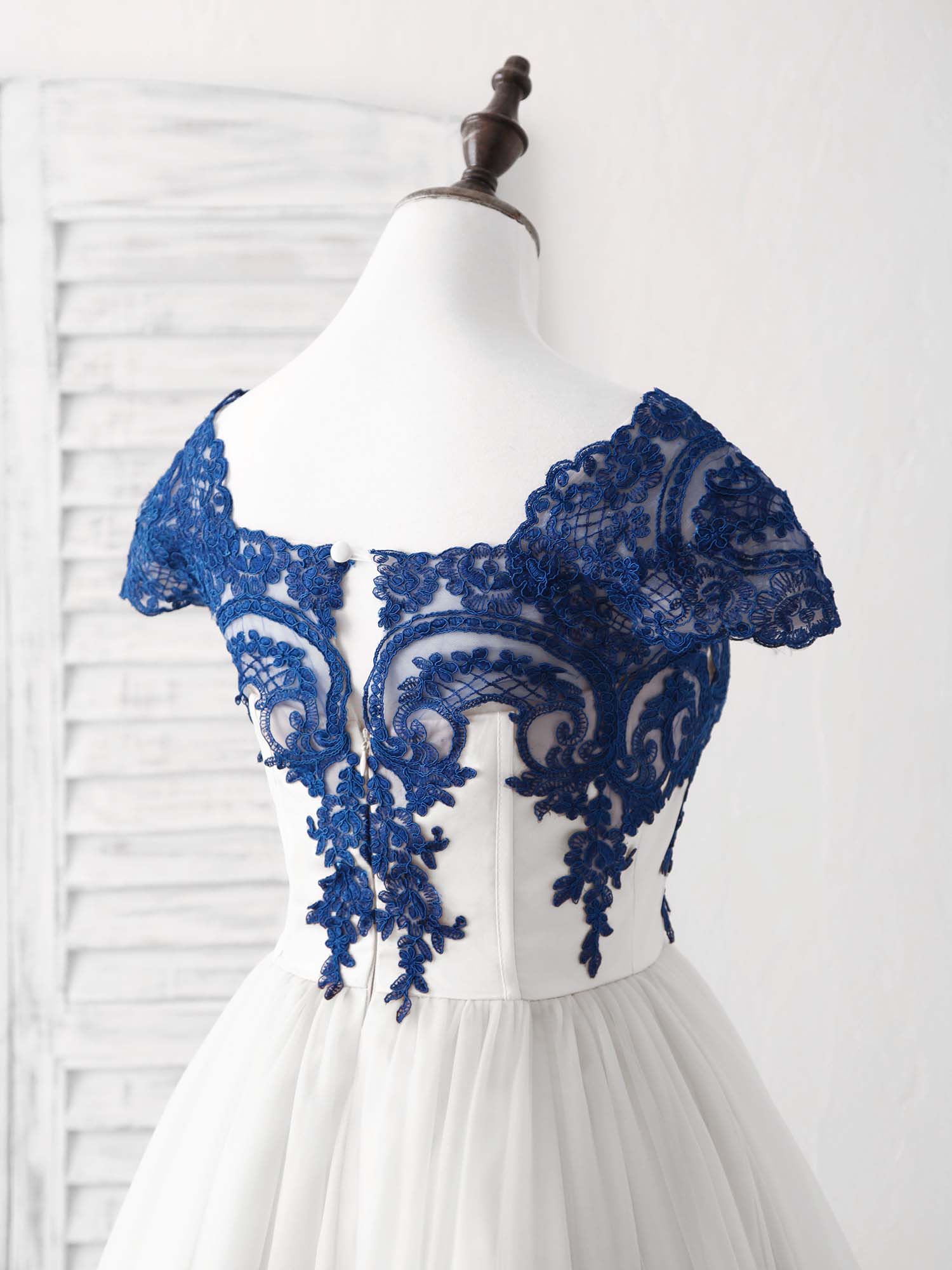 Elegant White Tulle Lace Applique Short Prom Dress for Homecoming, Sweet 16, Quinceañera & Formal Events - Perfect for Dances, Parties & Special Occasions