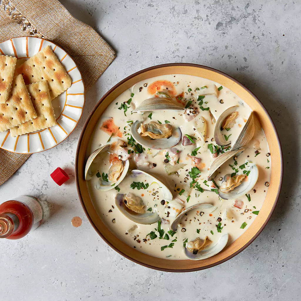 Creamy New England Clam Chowder with Smoky Bacon - Homemade Soup for Cozy Dinners & Comfort Food Lovers