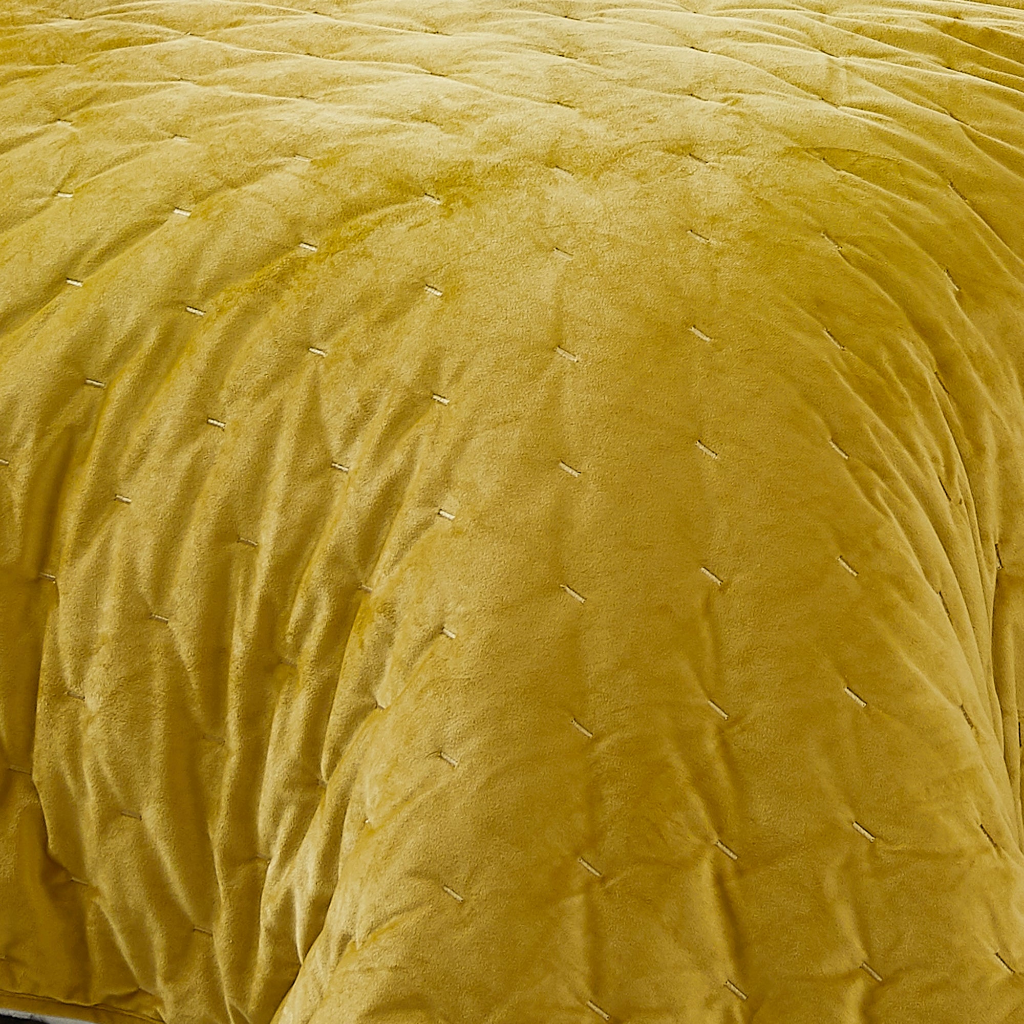 Haven Velvet Embroidered Quilt Set - Ultra Soft 3-Piece Bedding Set for Queen/King Size Beds | Luxury Bedroom Decor & Cozy Winter Nights