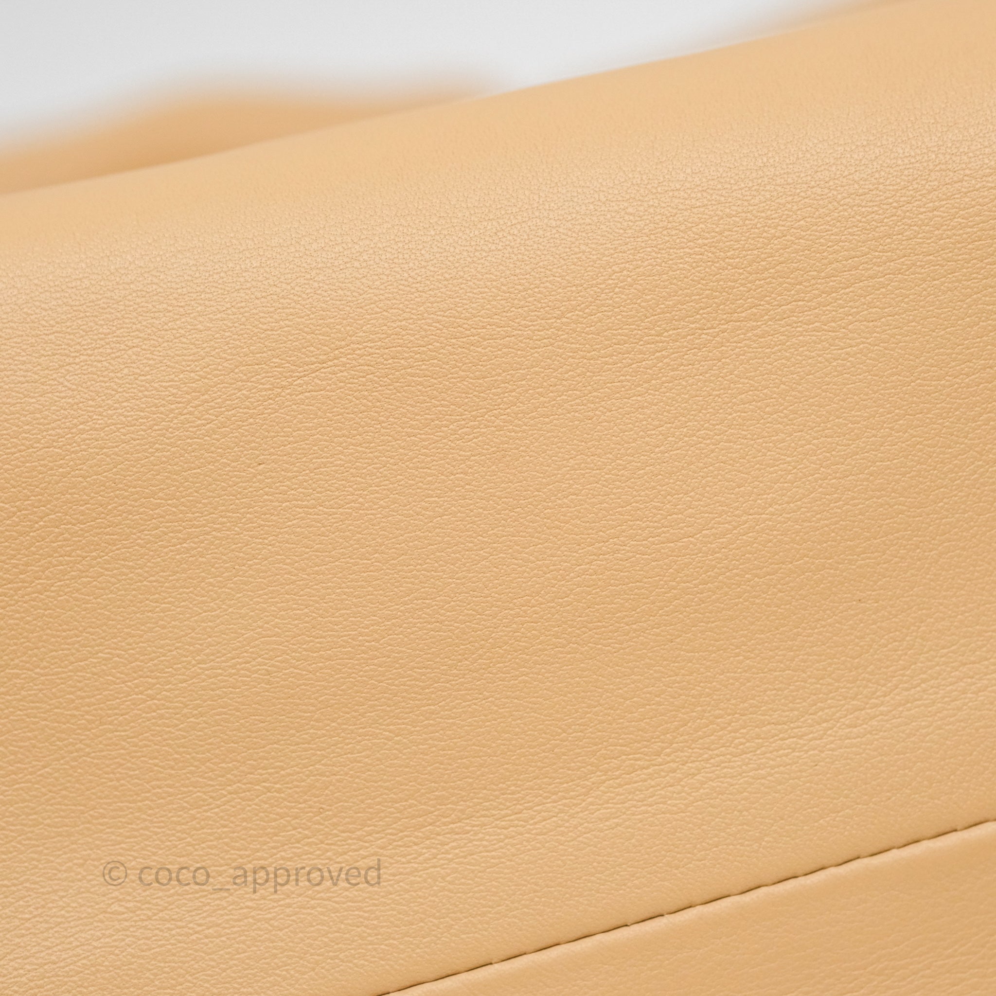 Bottega Veneta The Pouch Bag in Beige Calfskin Leather - Luxury Crossbody Clutch for Women, Perfect for Evening Parties & Date Nights