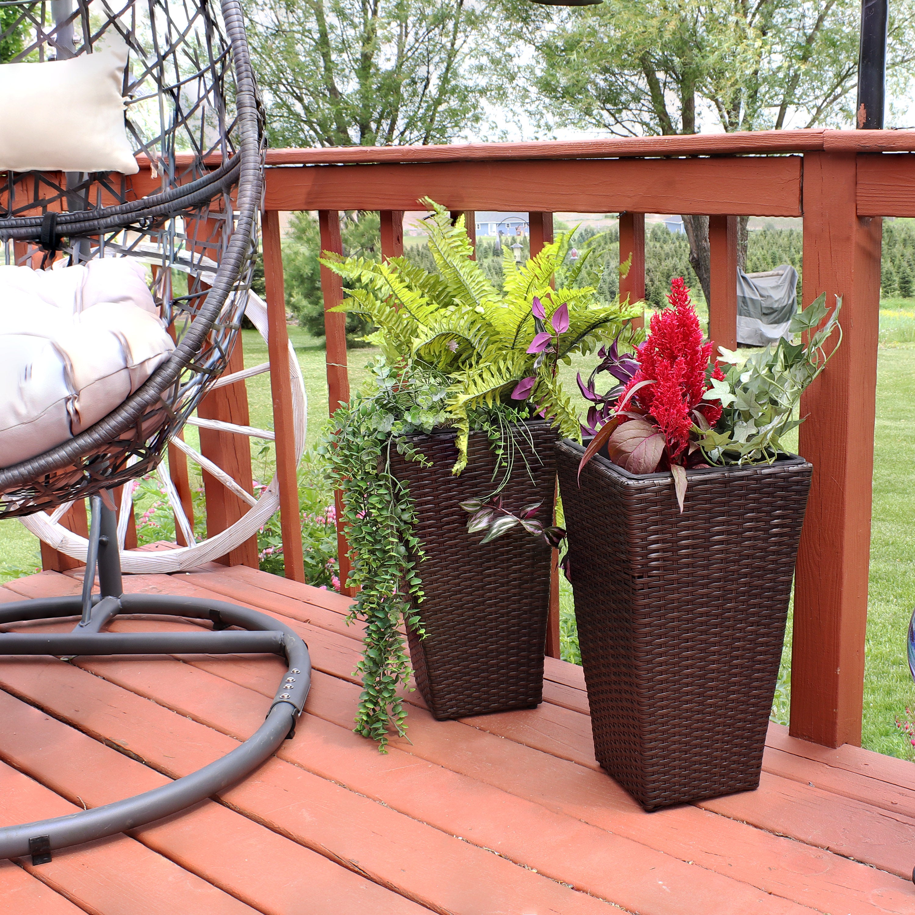 Sunnydaze 2-Piece Set of Brown Square Tall Wicker Planters - Durable Poly Rattan Outdoor Garden Decor for Patio, Balcony & Backyard Landscaping