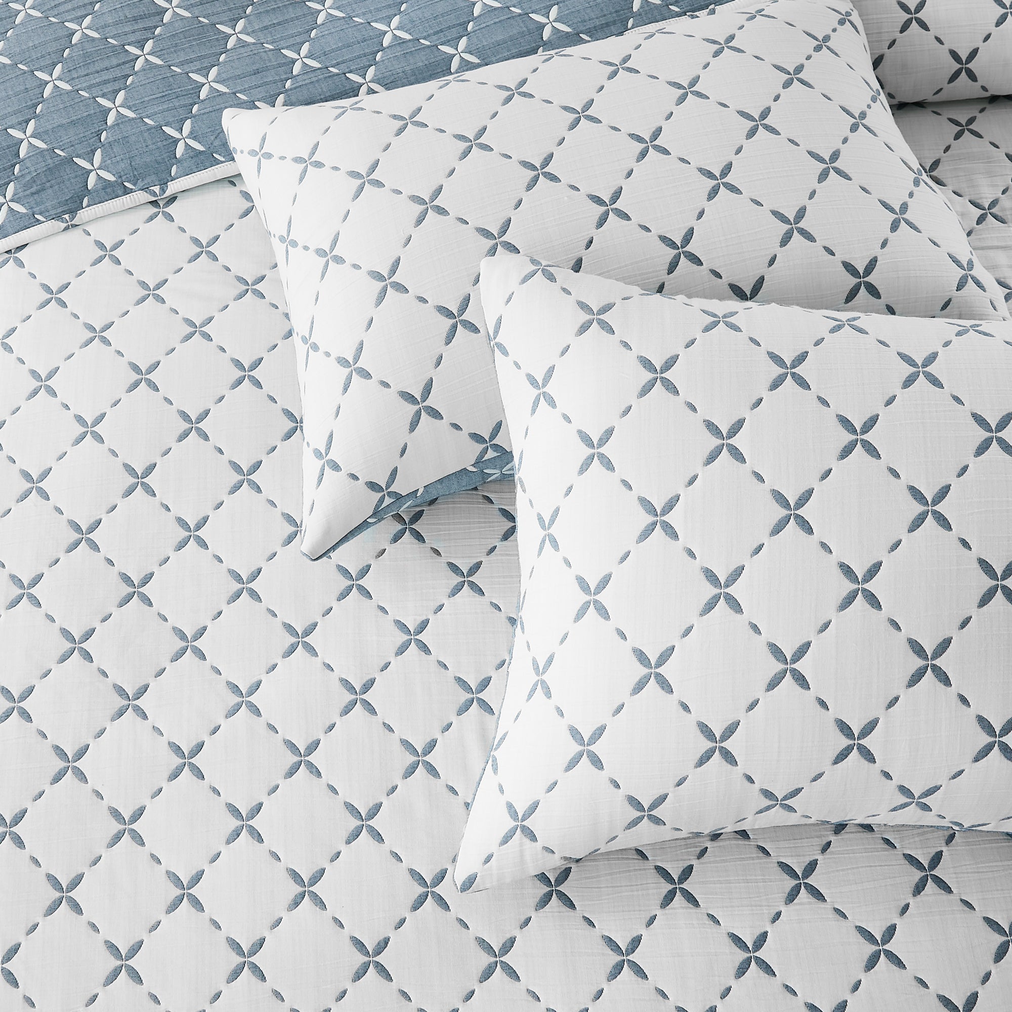 Luxury Diamond Leaf Jacquard Reversible Matelasse Coverlet Set - Queen Size Bedspread for Master Bedroom & Guest Room Decor