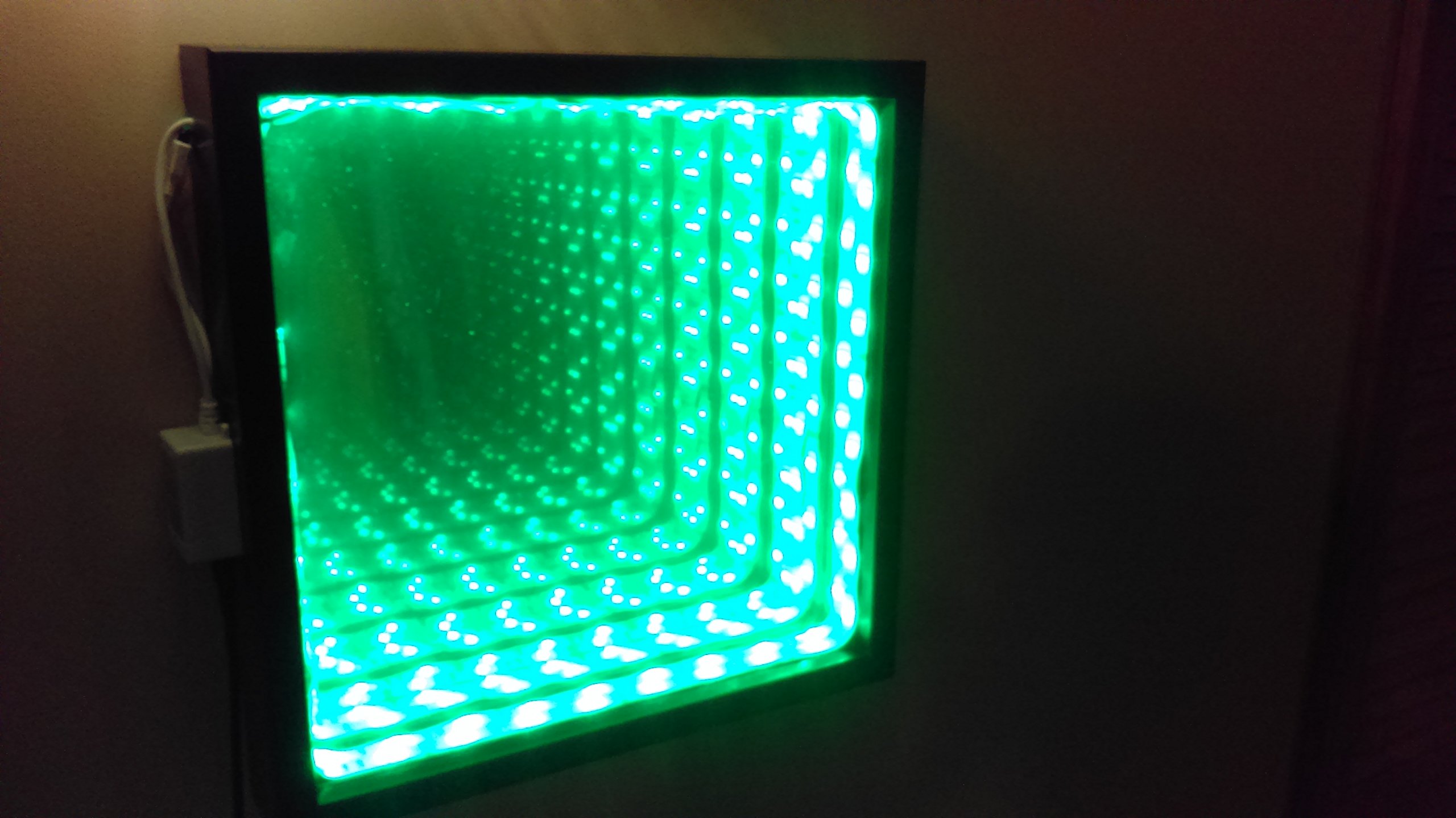 Infinity Mirror LED Night Light - Modern Home Decor for Bedroom, Living Room & Office - Create a Stunning Visual Effect with Endless Reflections