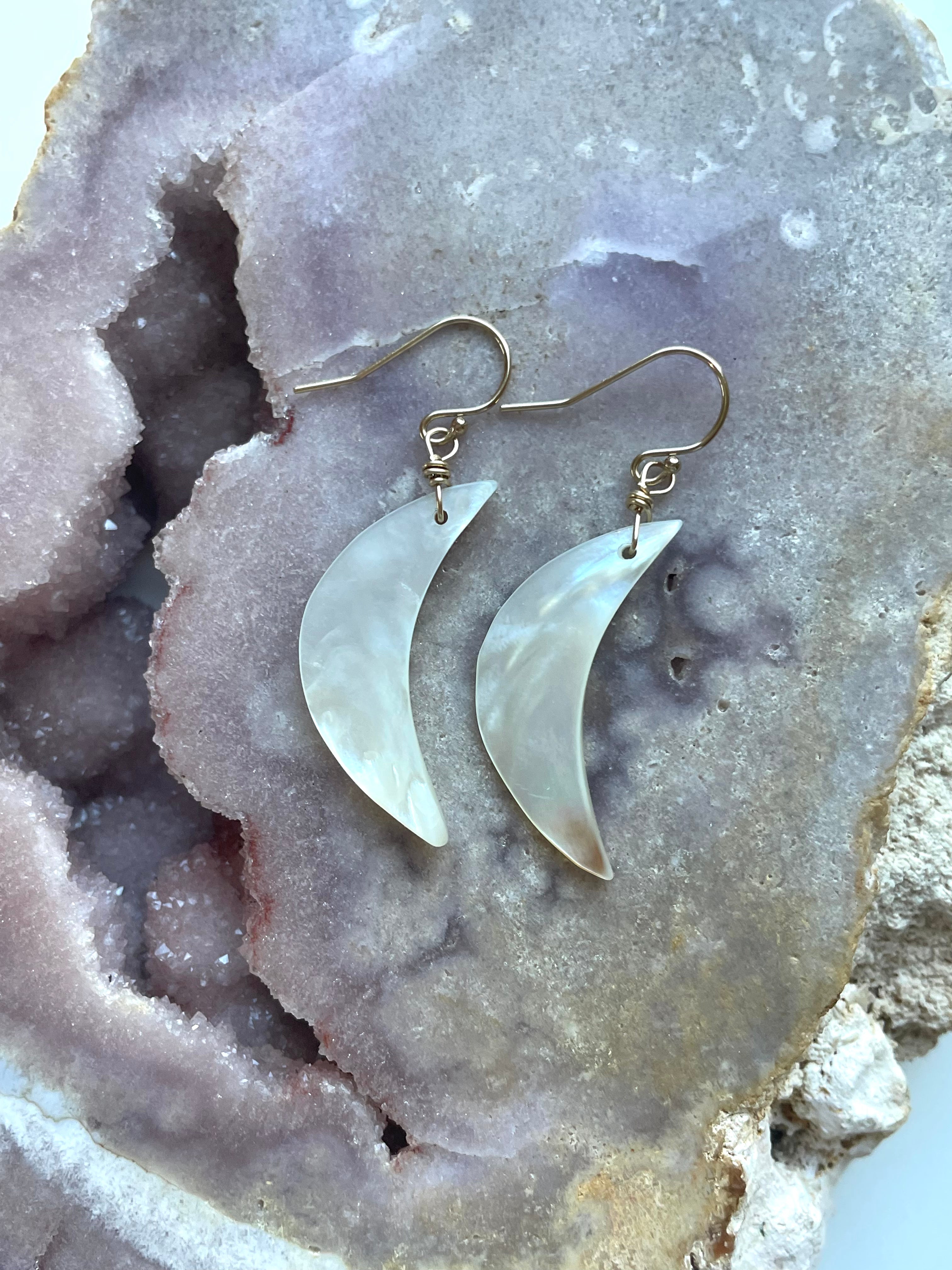 Crescent Moon Shell Earrings for Women - Boho Beach Jewelry, Dainty Seashell Studs for Summer Vacation & Beach Wedding Accessories