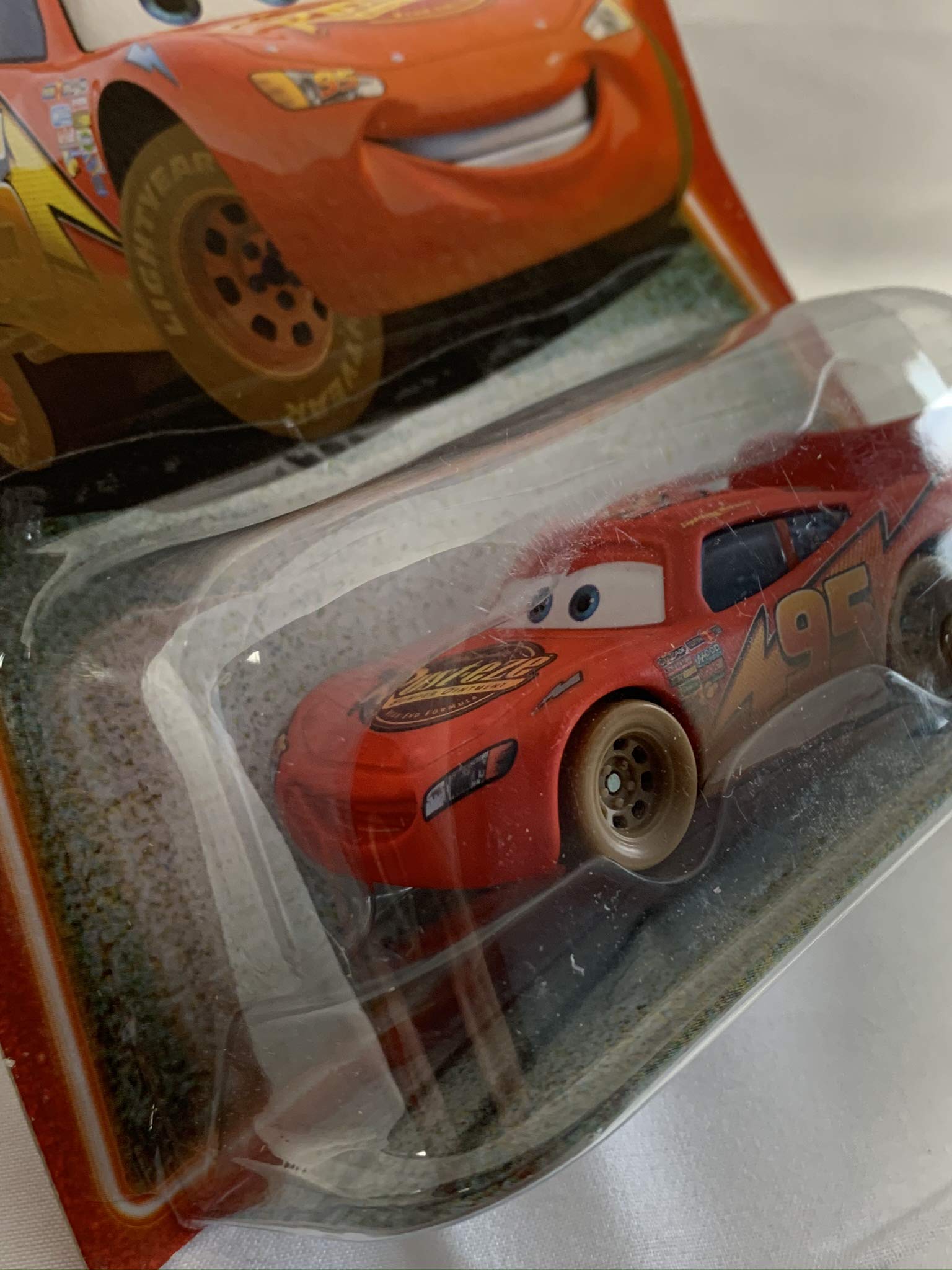 Mattel Disney Pixar Cars Lightning McQueen Die-Cast Toy Car #03 - Collectible Race Car for Kids & Fans - Perfect for Playtime, Display & Gifts