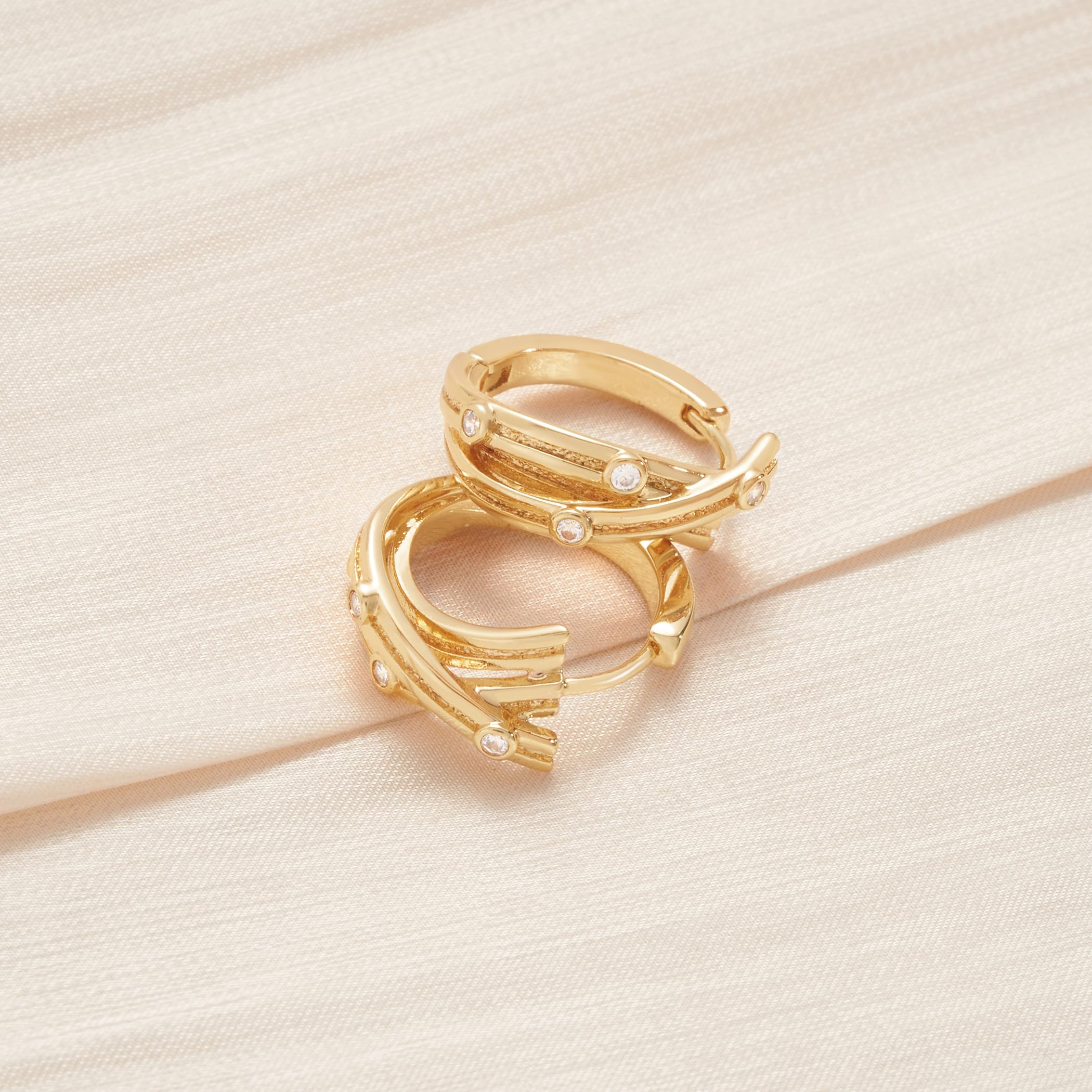 14K Gold Plated Huggie Hoop Earrings for Women - Hypoallergenic Twisted Chain Hollow Out Earrings - Fashion Jewelry Gift for Her - Perfect for Daily Wear, Parties & Special Occasions