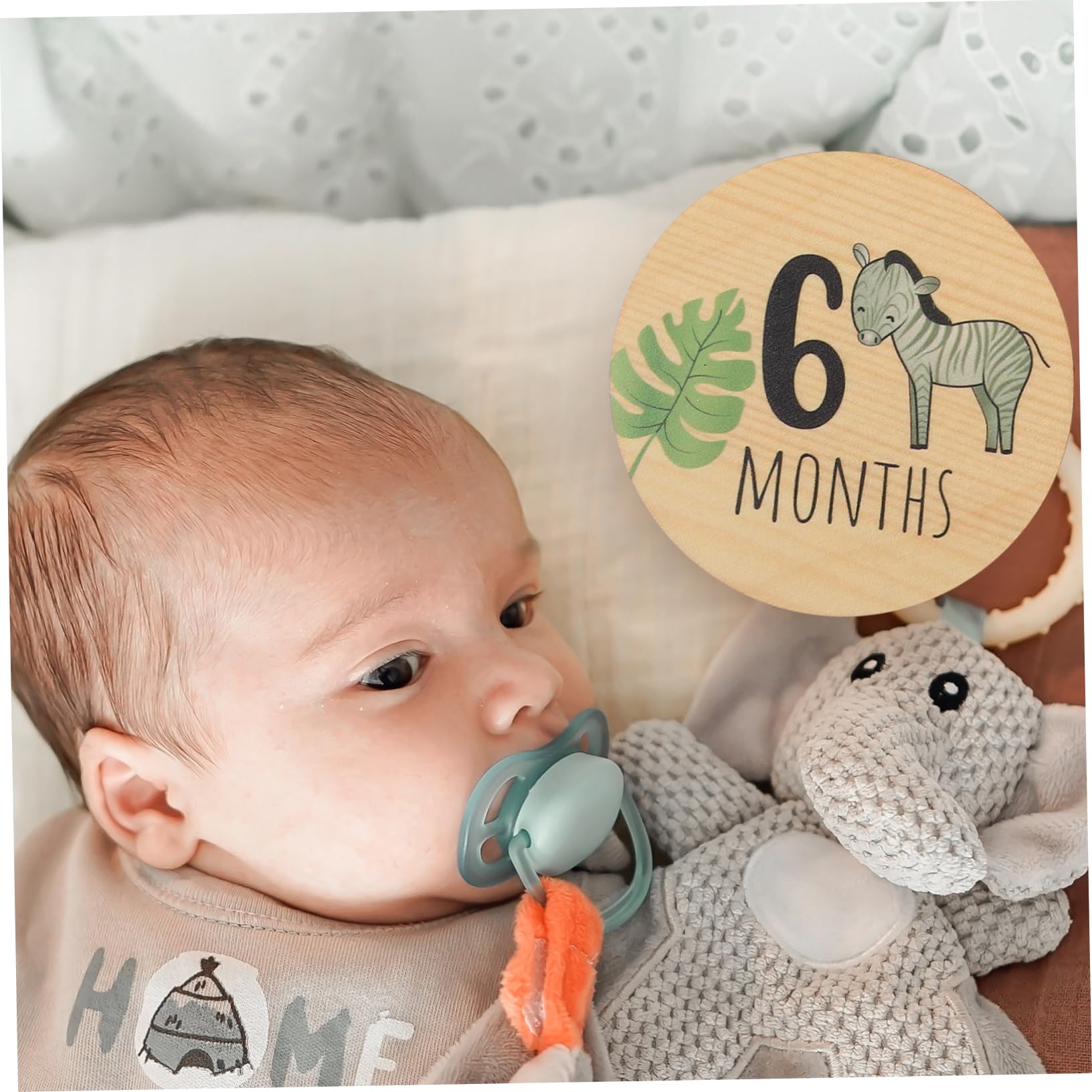 FAVOMOTO Wooden Baby Milestone Cards - Monthly Photo Props for Newborns, First Birthday, Nursery Decor - Perfect for Baby Shower Gifts & Memory Keepsakes