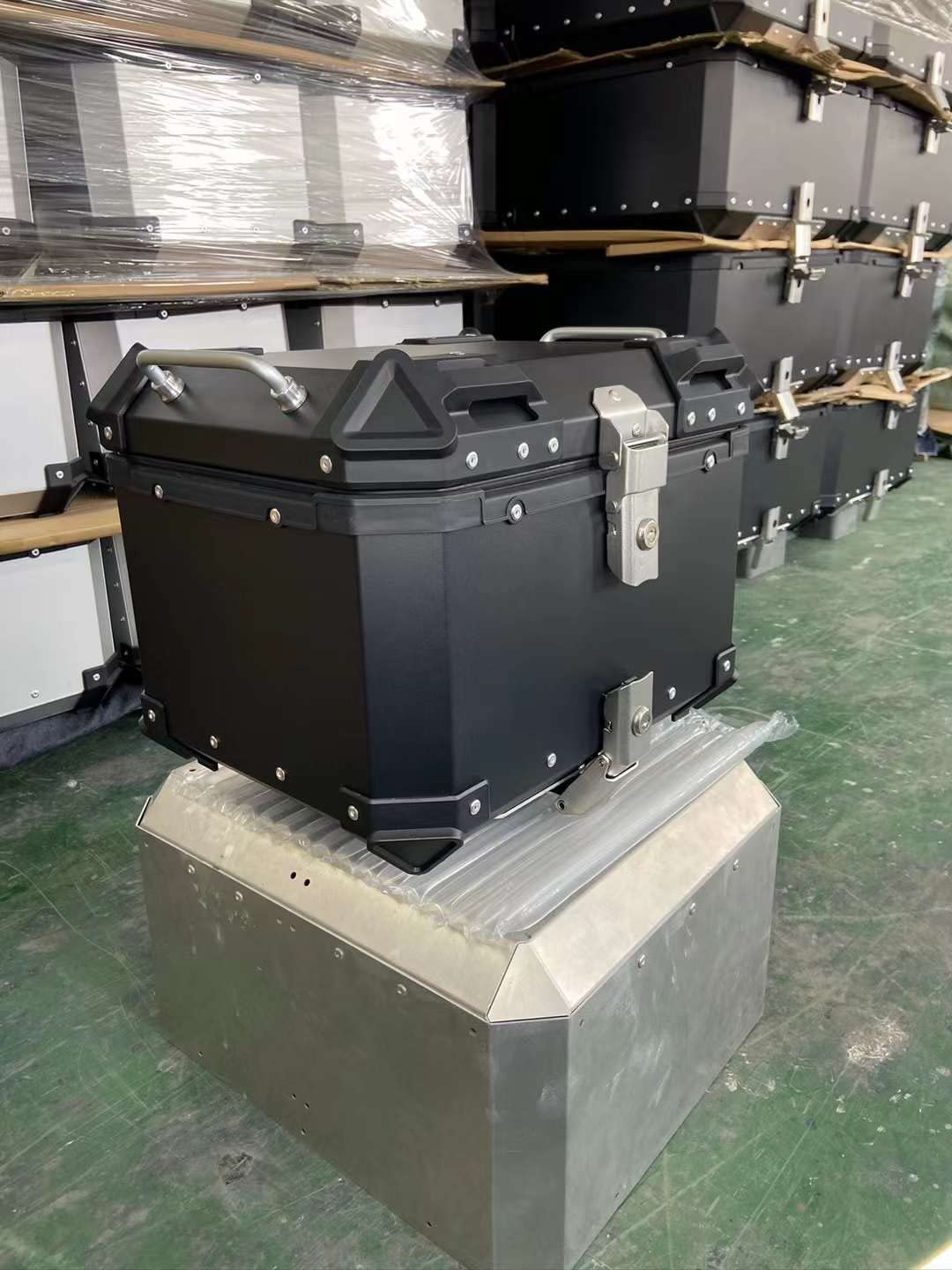 Universal Motorcycle Top Case - Aluminum Scooter Tail Box Luggage Trunk for Secure Storage | Perfect for Commuting, Travel & Adventure Rides