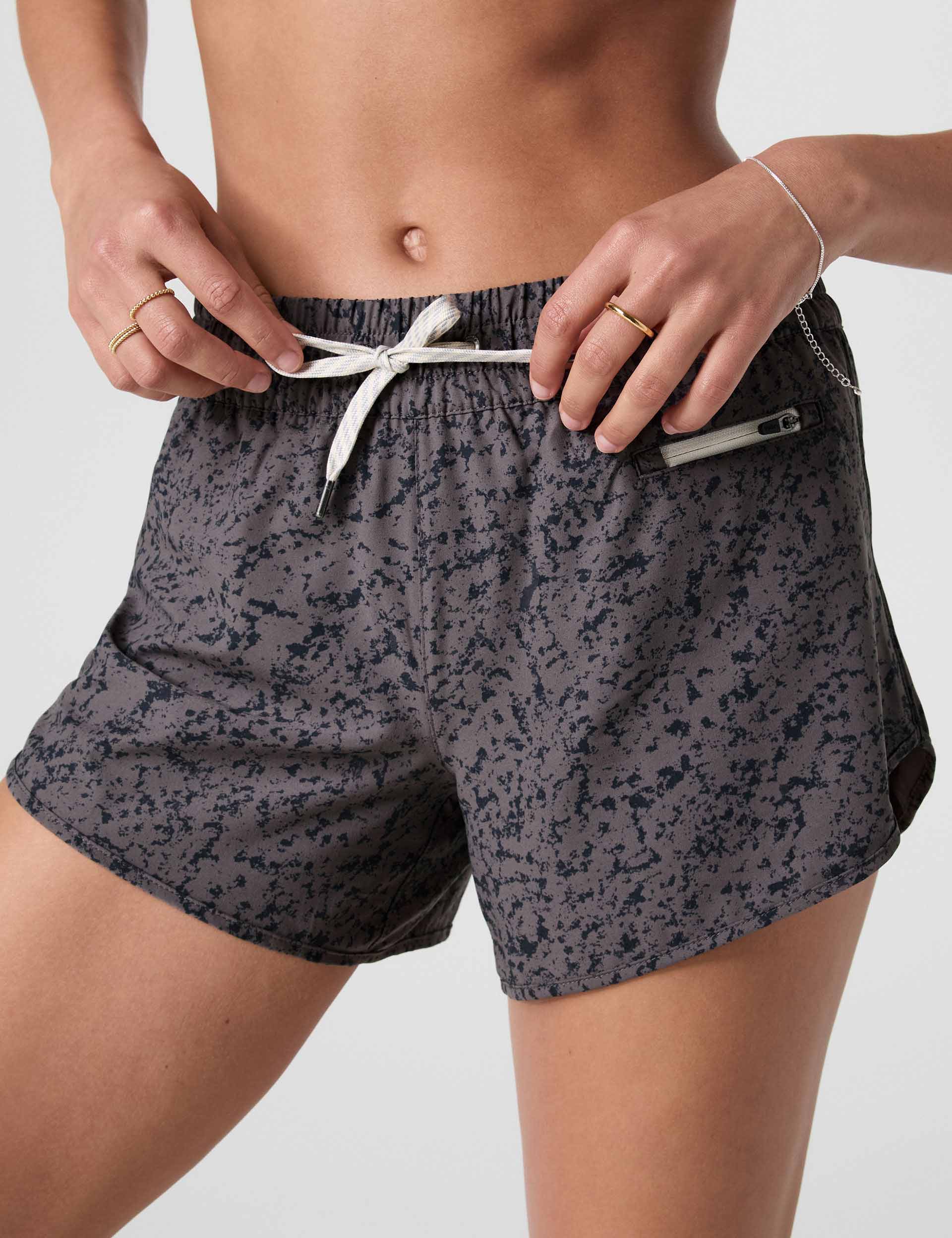 Clementine 4 Short 2.0 Chia Stucco - Stylish & Comfortable Women's Shorts for Casual Wear, Yoga, and Outdoor Activities