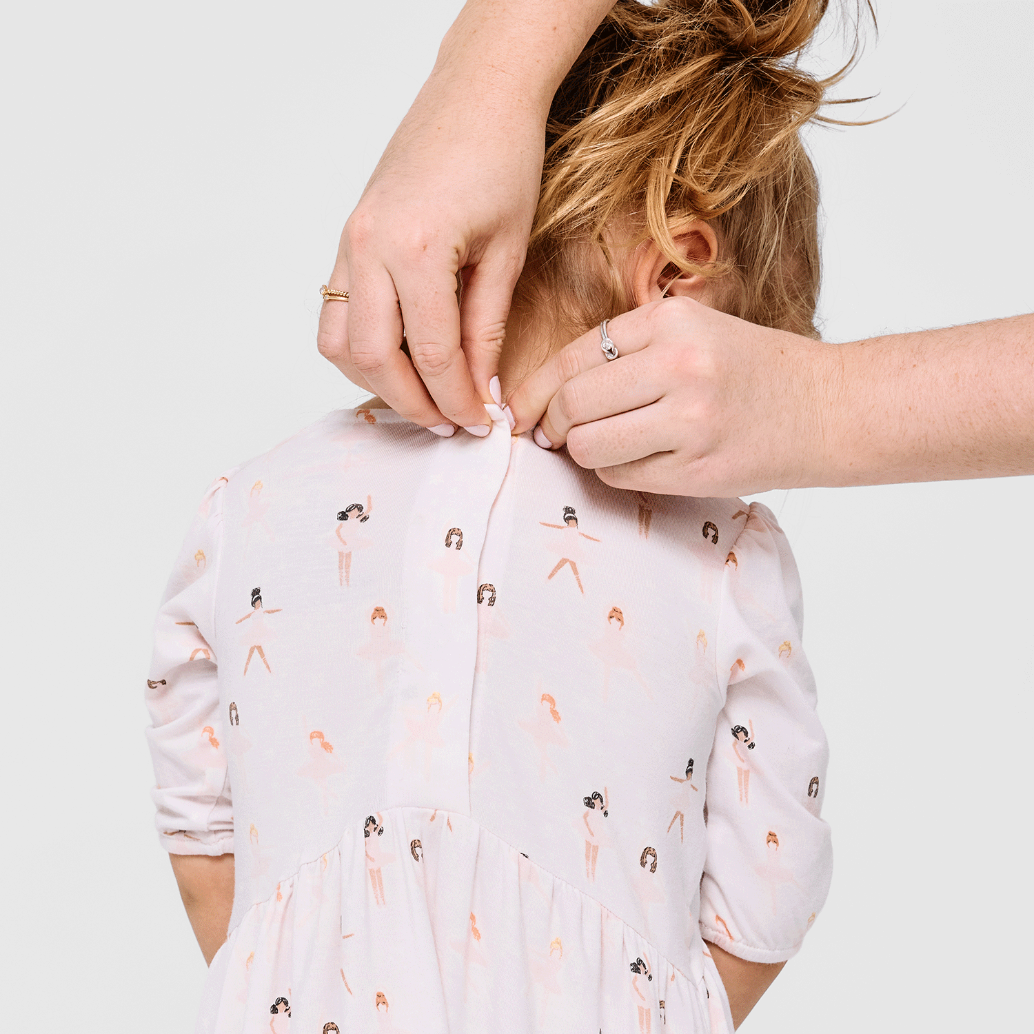 Disney Princess Magnetic Sleeveless Nightgown for Girls - Soft Modal Sleepwear with Friends Design - Perfect for Sleepovers, Bedtime & Comfortable Loungewear