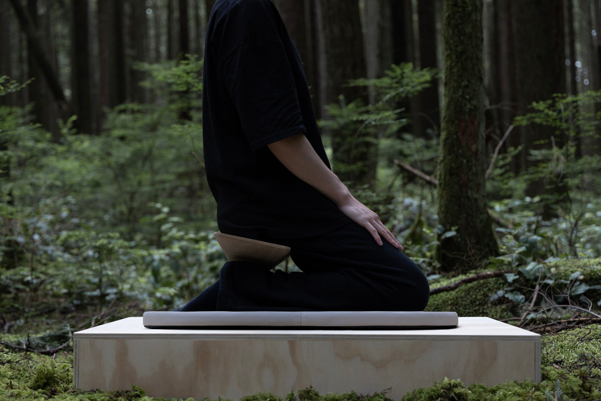 Premium Wooden Meditation Bench for Yoga & Zen Practice - Ergonomic Seiza Stool for Home, Temple & Outdoor Mindfulness