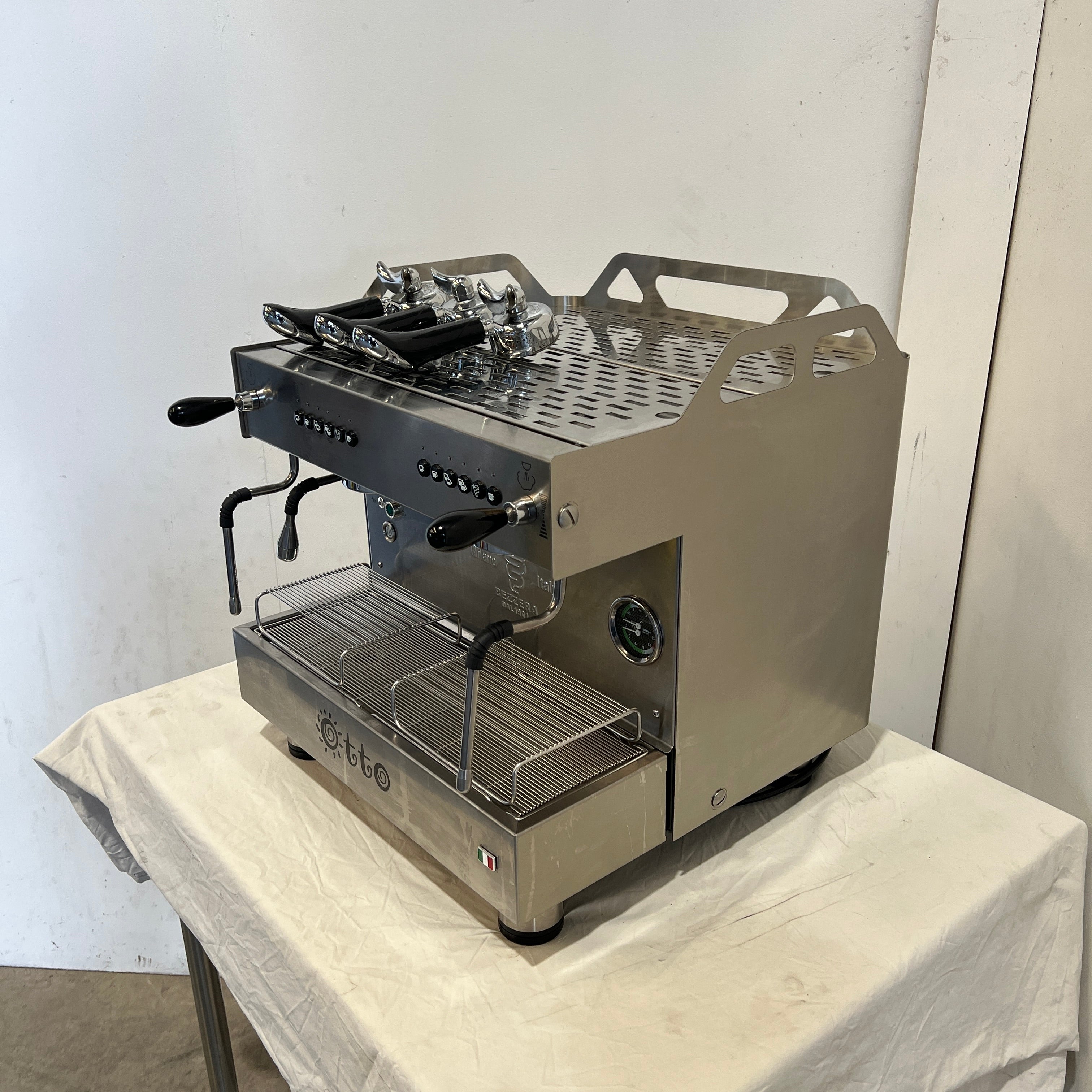 Bezzera OTTO Compact 2 Group Commercial Coffee Machine for Cafes & Restaurants - Professional Espresso Maker with Fast Heating