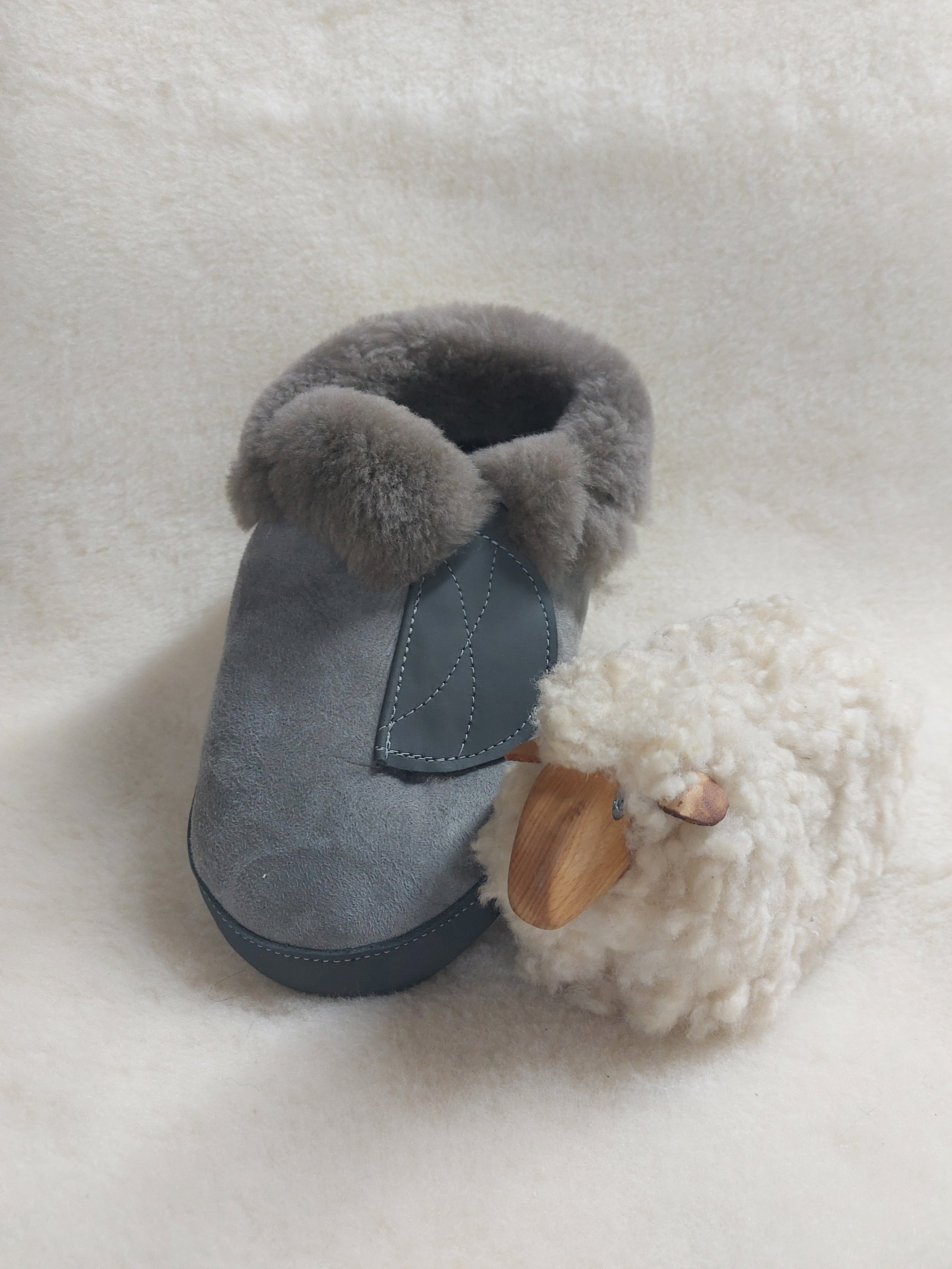 Sheepskin Medical Slippers for Women & Men - Comfortable Orthopedic House Shoes for Flat Feet & Plantar Fasciitis - Perfect for Home, Hospital & Recovery Use