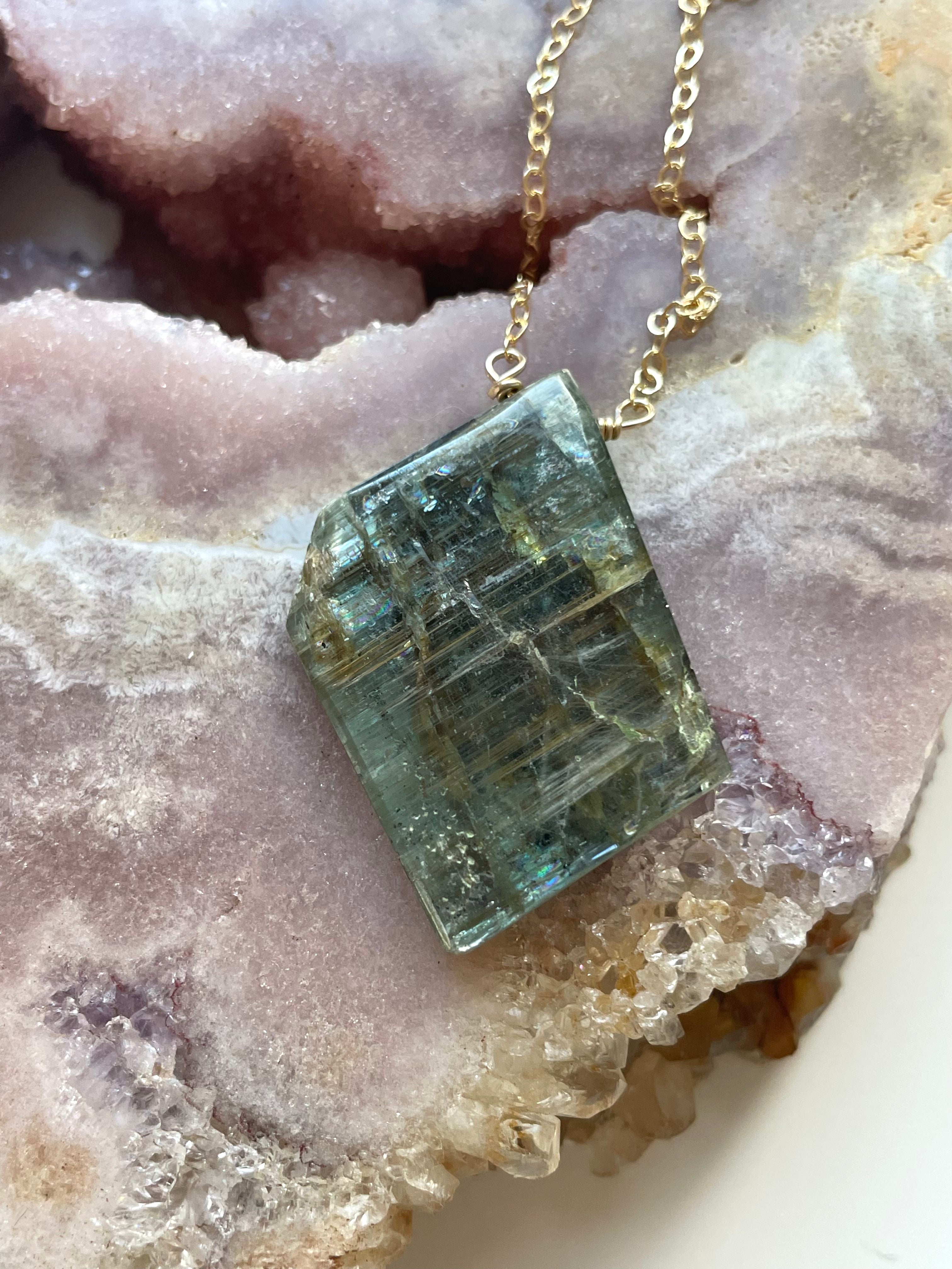 Natural Blue Kyanite Gemstone Pendant Necklace for Women - Healing Crystal Jewelry for Meditation & Energy Balancing - Perfect for Yoga, Spiritual Gifts & Everyday Wear