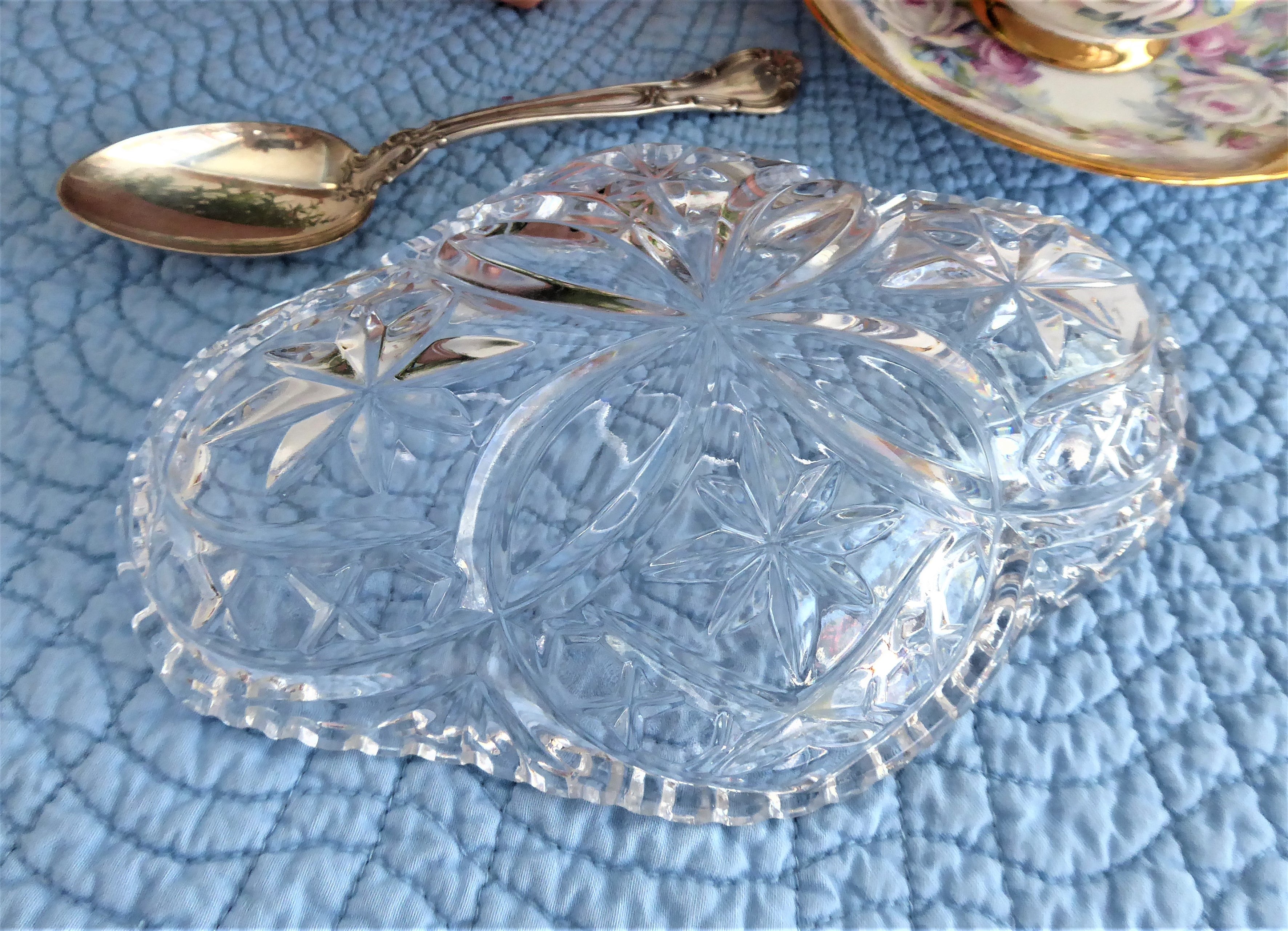 Vintage 1940s Lead Crystal Oval Star Fan Relish Spoon Dish with Sawtoothed Rim - Elegant Serving Piece for Antique Collectors & Dinner Parties