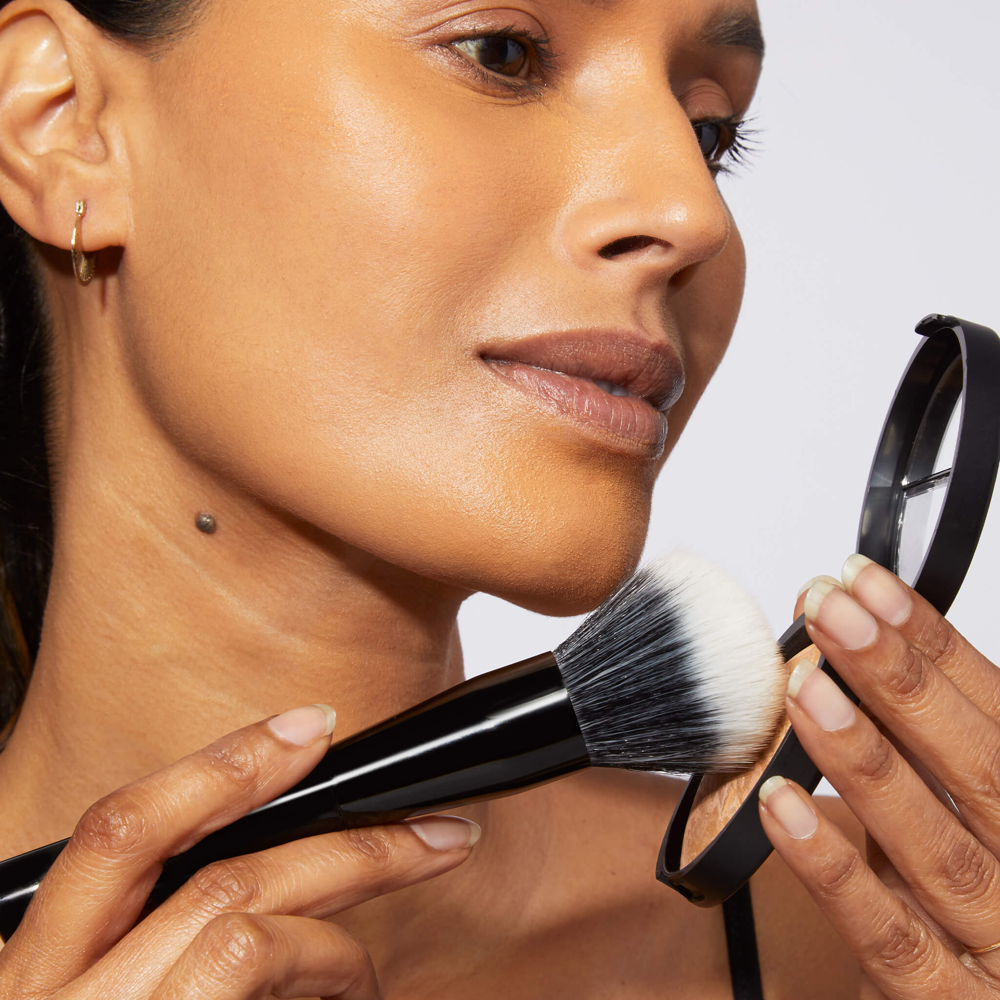 Premium Full Face Powder Brush for Flawless Makeup Application - Soft & Dense Kabuki Brush for Loose & Pressed Powder, Foundation & Blush - Perfect for Daily Makeup, Contouring & Professional Use