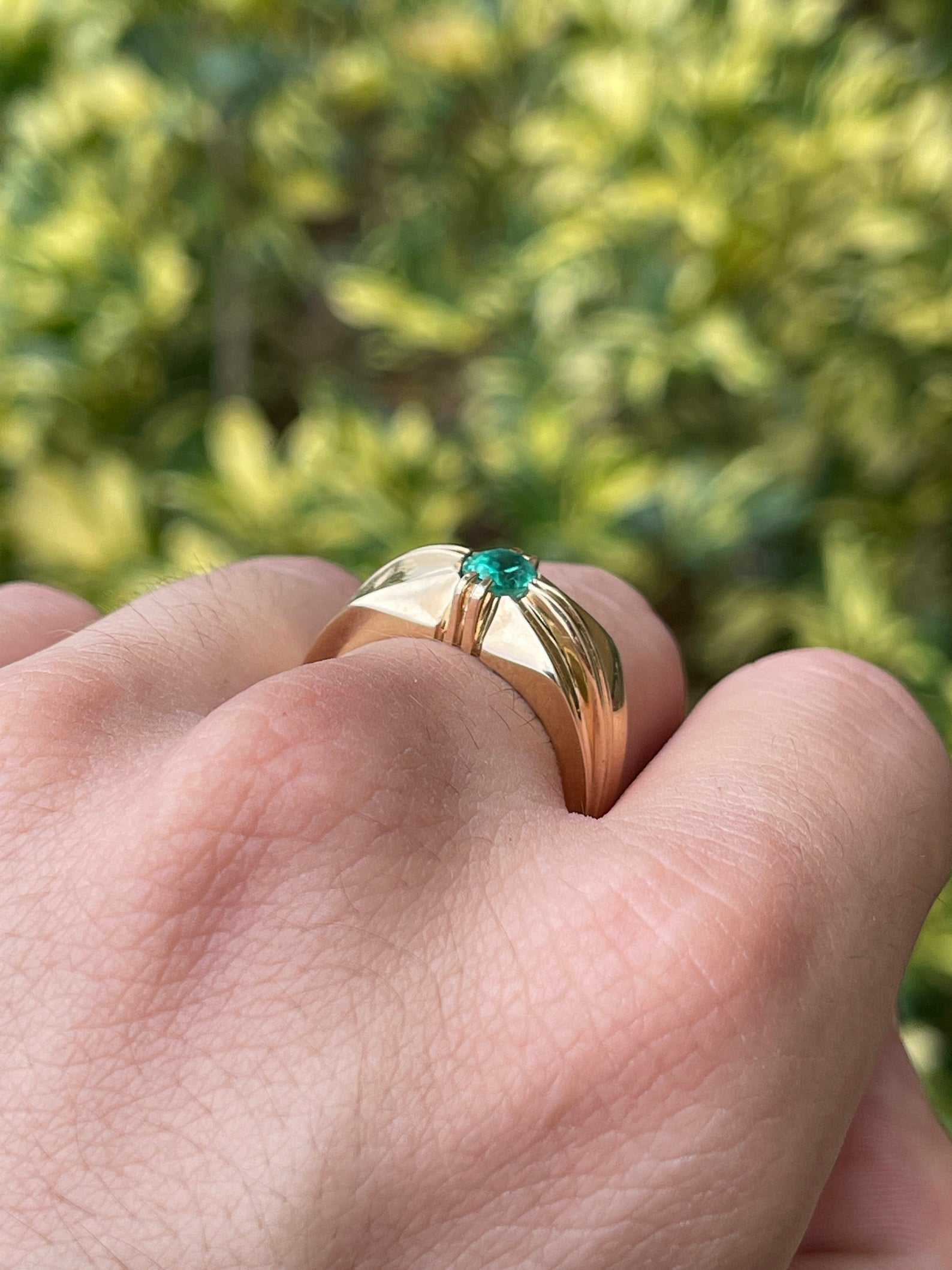 0.90 Carat Oval Emerald Solitaire Ring for Men in 14K Gold - Perfect for Engagement, Wedding & Anniversary Gifts