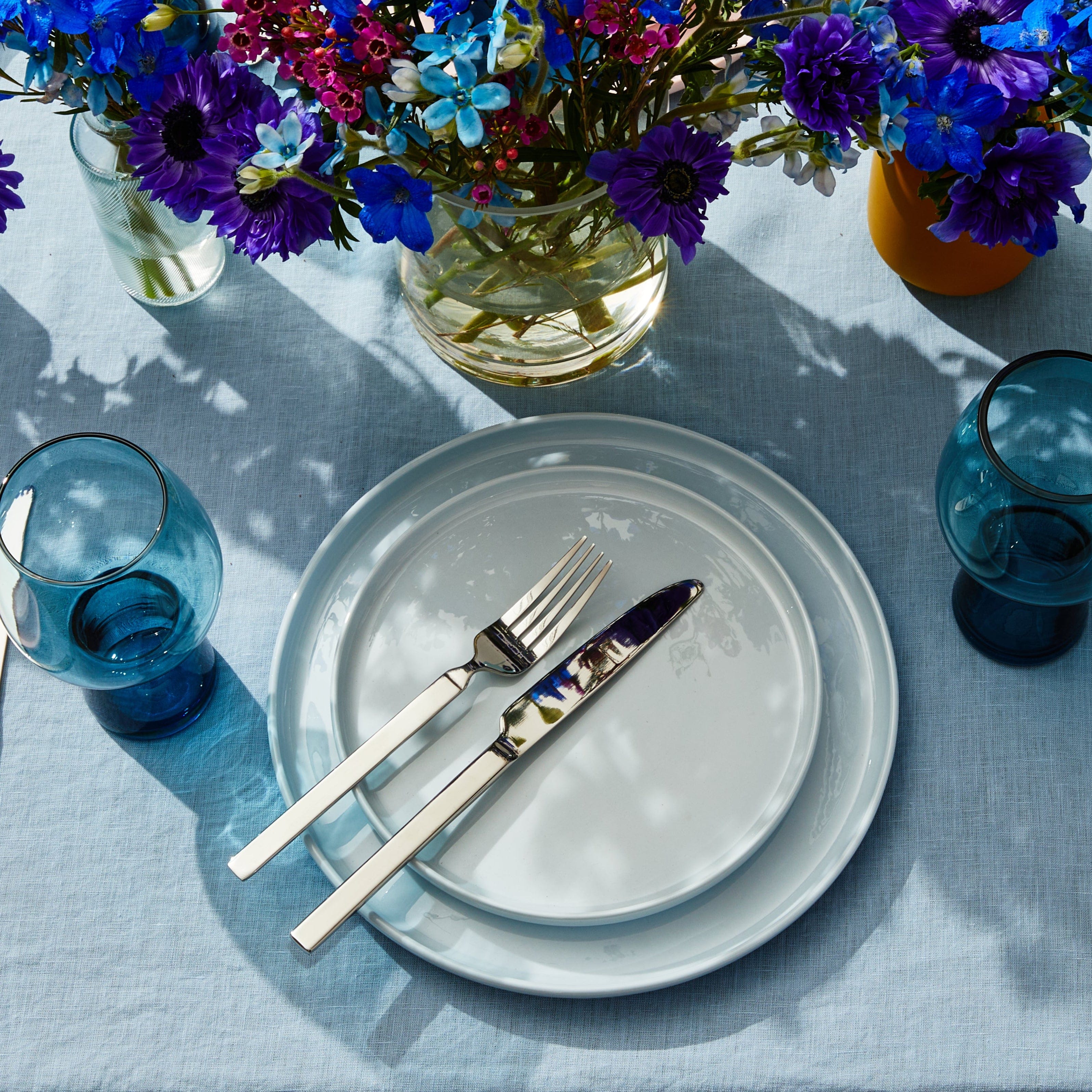 Premium 12-Piece Misty Blue Dinnerware Set - Service for 4, Elegant Porcelain Plates, Bowls & Mugs - Perfect for Family Dinners, Entertaining Guests & Holiday Gatherings