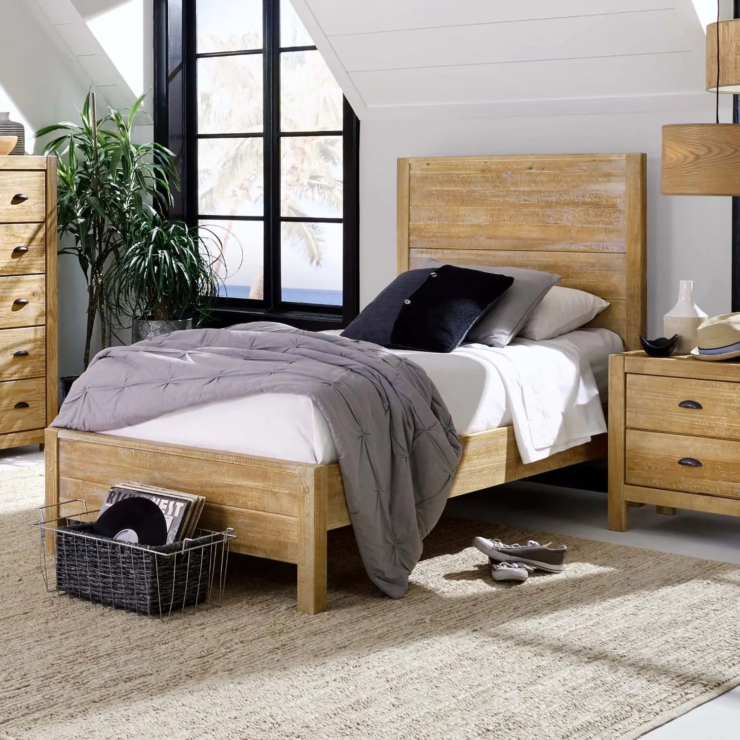 Montauk 5-Piece Bedroom Set - Queen Size Bed, Dresser, Nightstands & Mirror - Modern Farmhouse Furniture for Cozy Home Decor