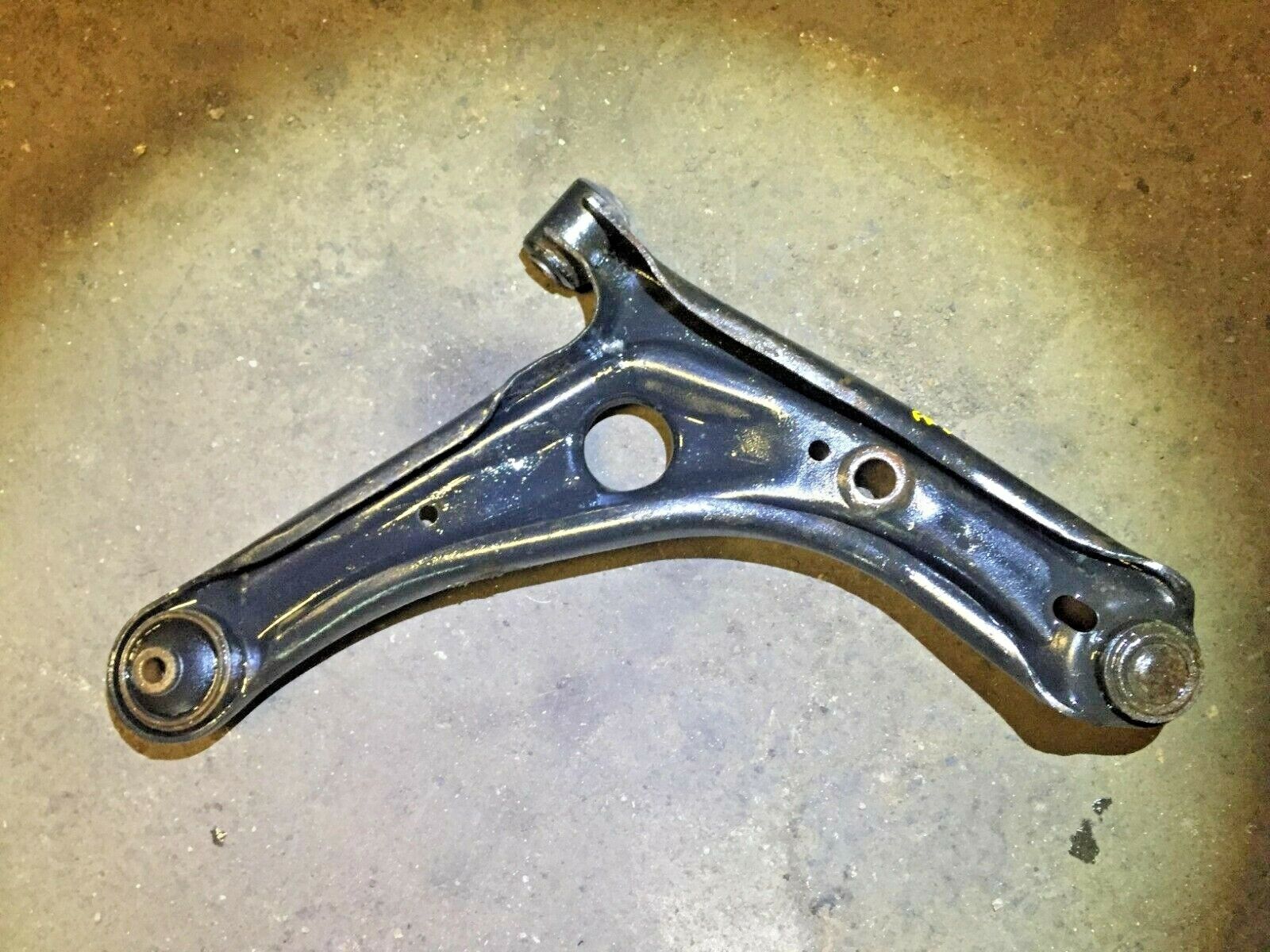 04 05 06 Scion XA Left Front Lower Control Arm - OEM Replacement Part D18 - Perfect for Suspension Repair & Car Maintenance