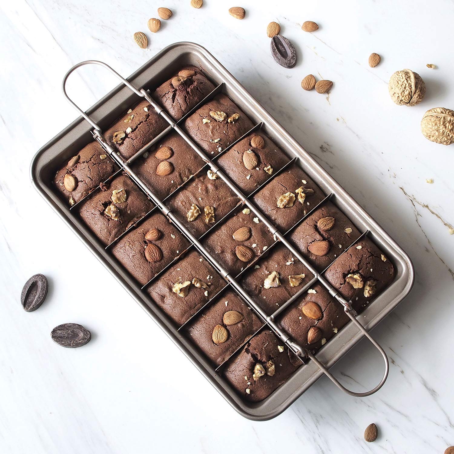 Eirdary Non-Stick Brownie Pan with Built-in Dividers - 18 Pre-Sliced Square Baking Tray, Dishwasher & Metal Utensil Safe (Silver) | Perfect for Homemade Brownies, Party Desserts & Holiday Baking