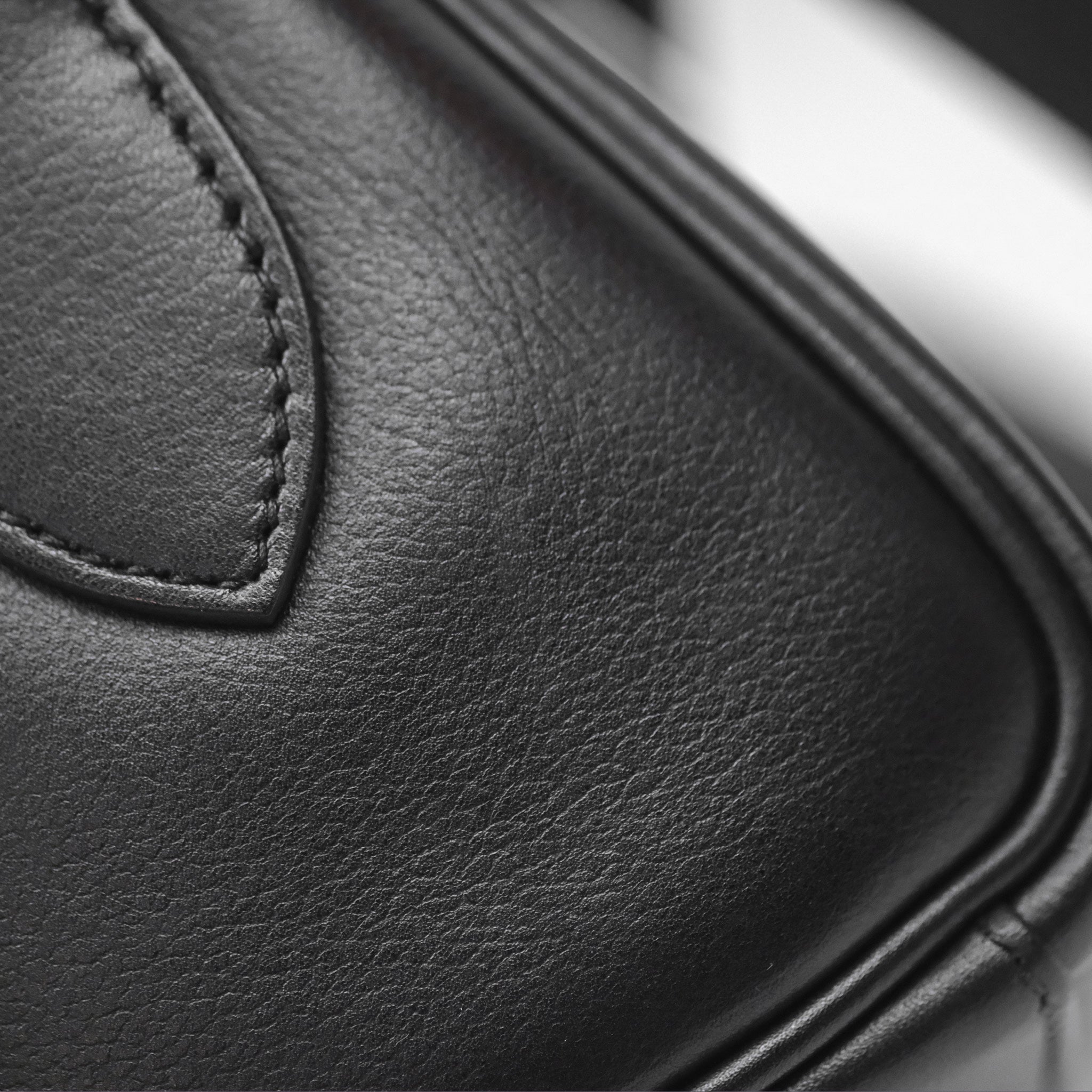 Authentic Hermès Kelly Messenger PM Bag 89 Noir Evergrain with Palladium Hardware - Luxury Crossbody Bag for Women | Perfect for Work, Travel & Everyday Elegance