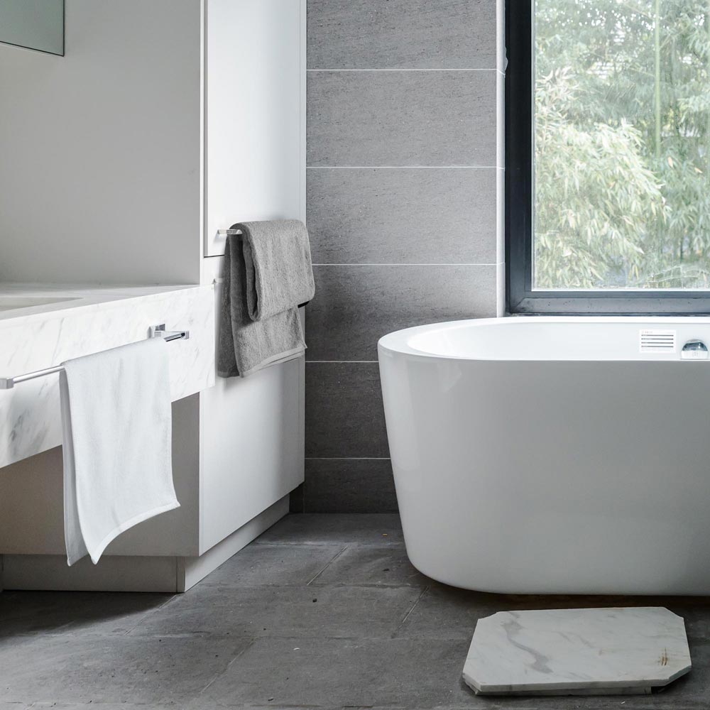 Premium 28x53 Inch Grey Hotel Bath Towel - 380 GSM Spun Cotton for Luxury Spa, Bathroom & Guest Use - Soft, Absorbent & Quick-Drying