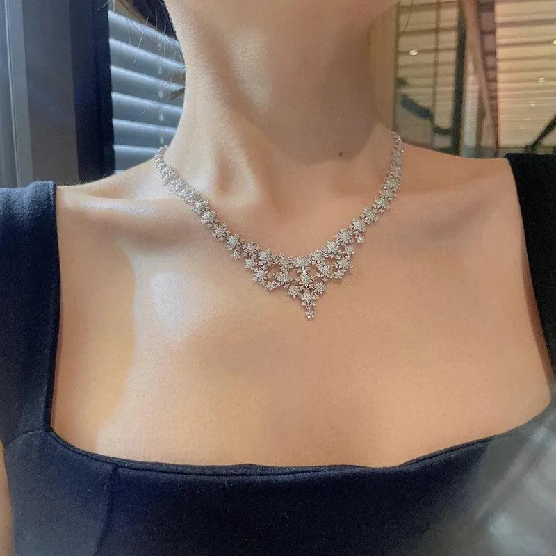 18K White Gold 8.0ct H Diamond Snowflake Necklace for Women - Luxury Real Diamond Pendant Jewelry Gift for Anniversary, Wedding & High-Class Banquet Parties