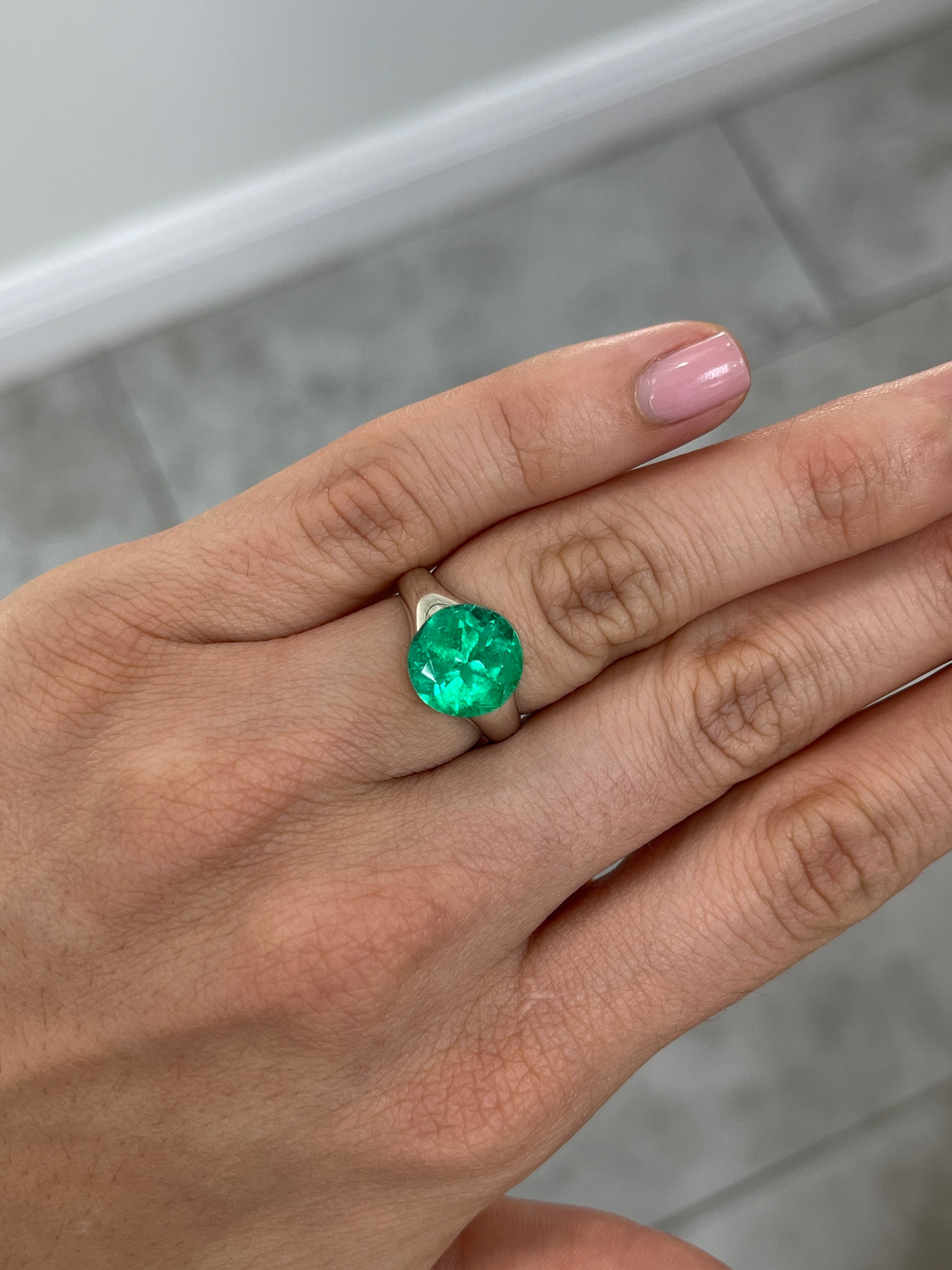 5.48 Carat Natural Colombian Emerald - 11.3x11.3mm Round Vivid Green Gemstone for Jewelry Making, Engagement Rings & Luxury Gifts