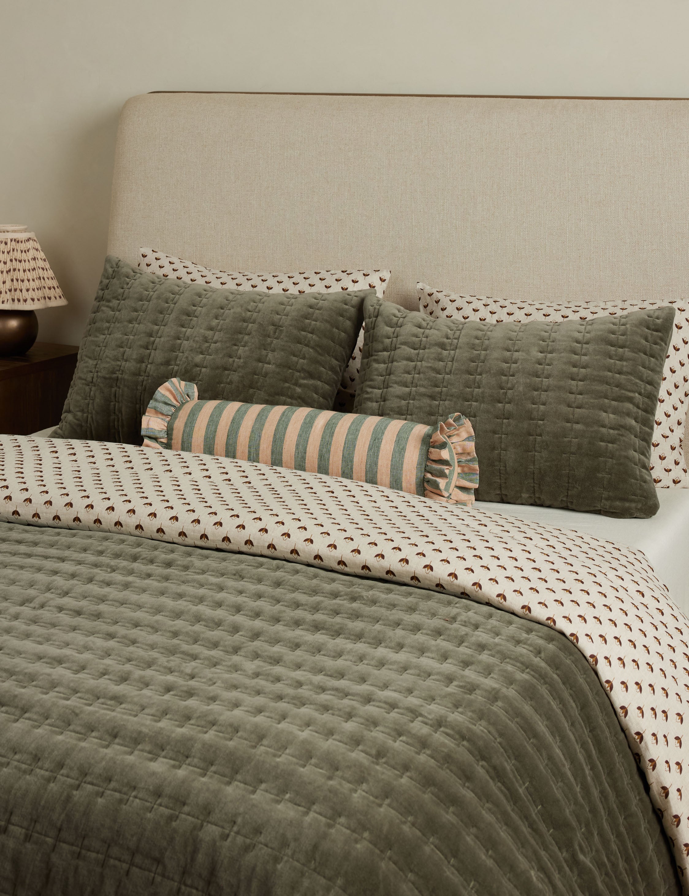 Luxury Anderson Velvet Quilted Sham - Soft & Elegant Bed Pillow Cover for Queen/King Size - Perfect for Master Bedroom, Guest Room & Hotel Decor