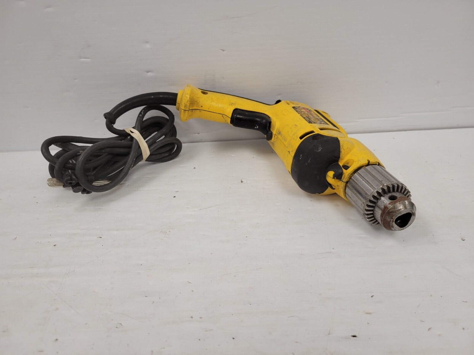 DEWALT DWD110 1/2-Inch VSR Mid-Handle Drill - Powerful Corded Drill for Woodworking, Metal Drilling & Construction Projects