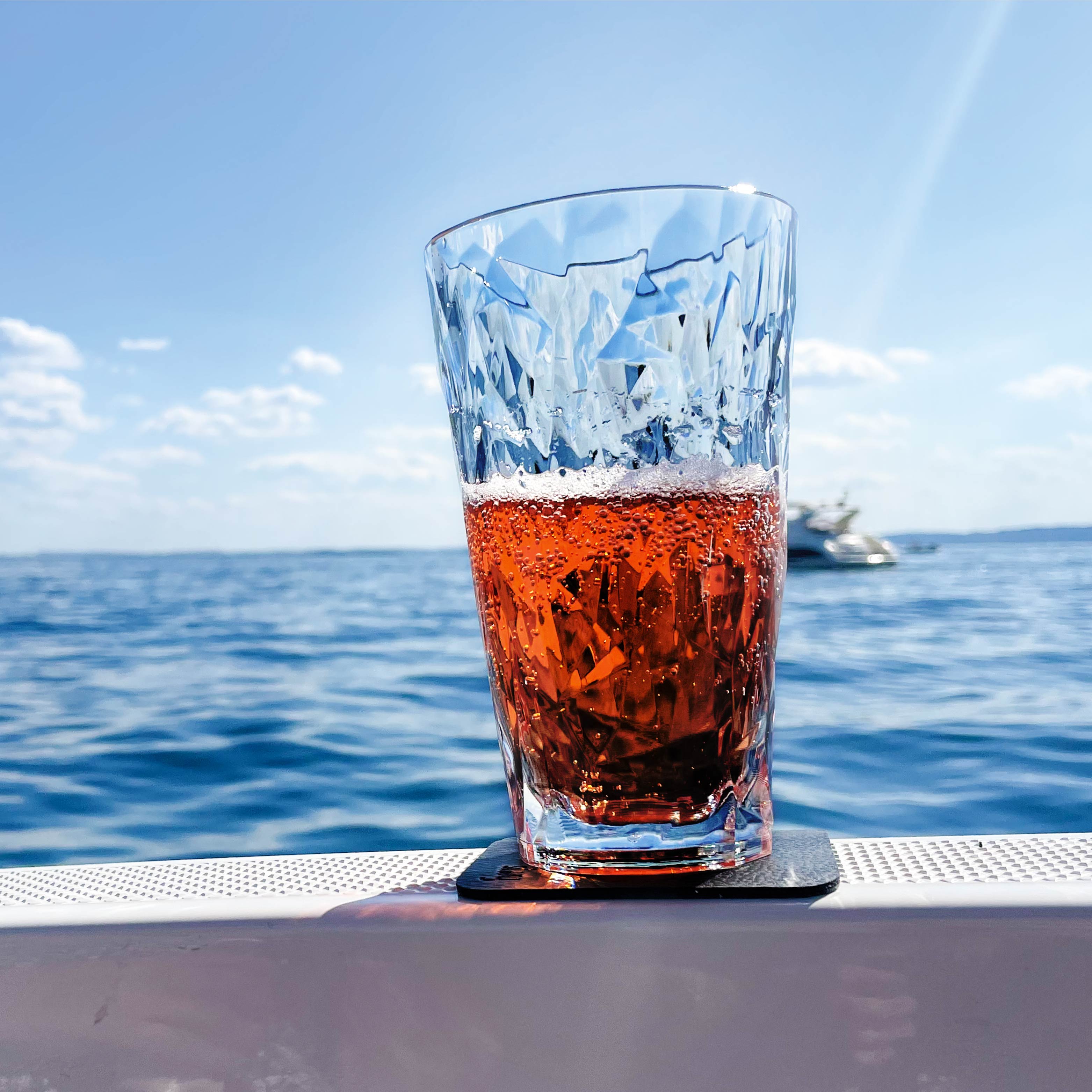 Premium Magnetic Plastic Long Drink Glasses Set - Shatterproof & Durable for Beer, Cocktails, and Iced Tea - Perfect for Parties, BBQs, and Outdoor Gatherings