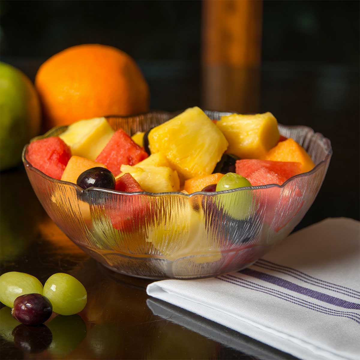 Carlisle 690807 Clear Petal Mist Bowl - 1.3 Quart Serving Bowl for Salads, Desserts & Entertaining - Durable Plastic Bowl for Home, Restaurants & Catering