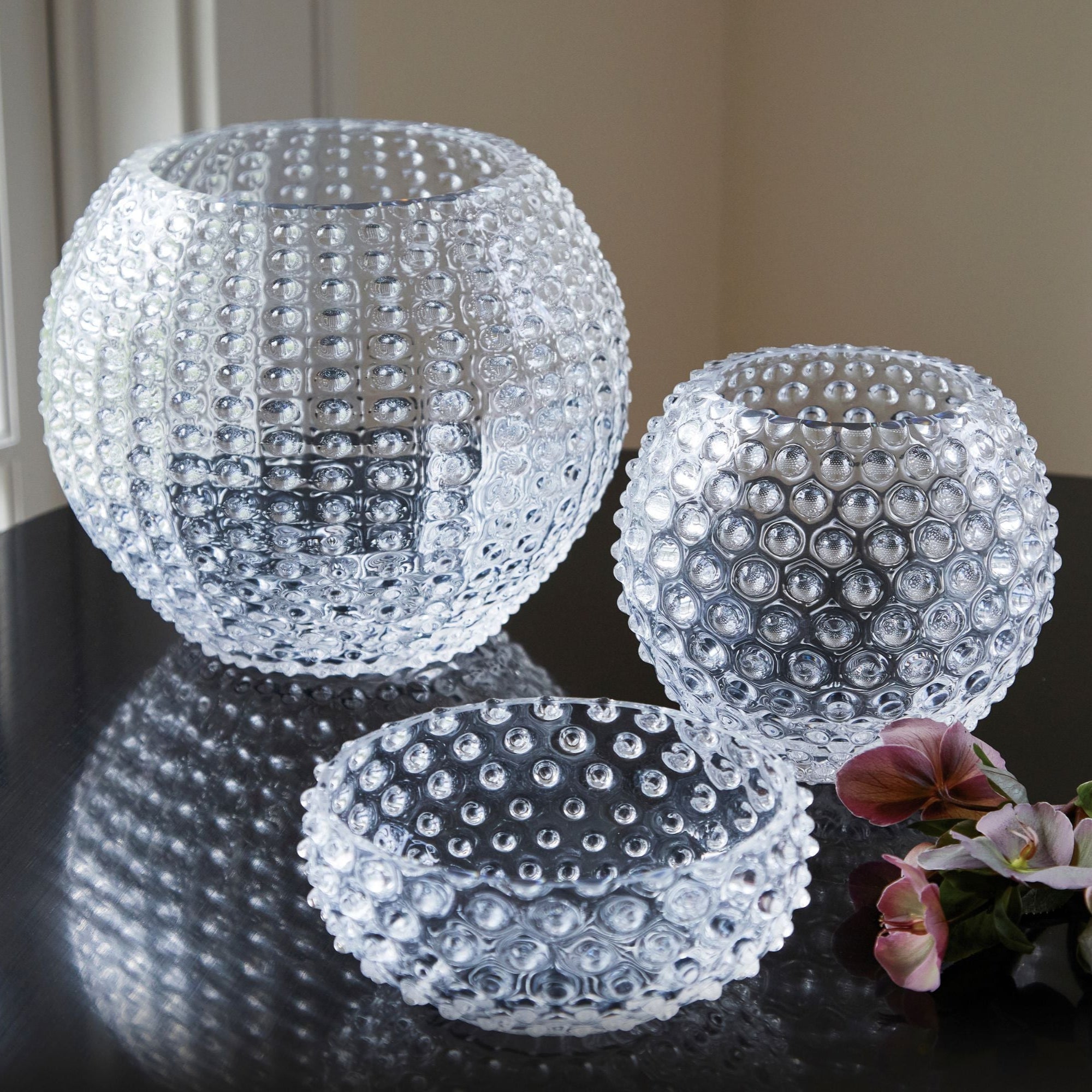 Elegant Hobnob Medium Decorative Centerpiece Vase for Dining Table, Wedding, Home Decor - Perfect for Floral Arrangements & Interior Styling